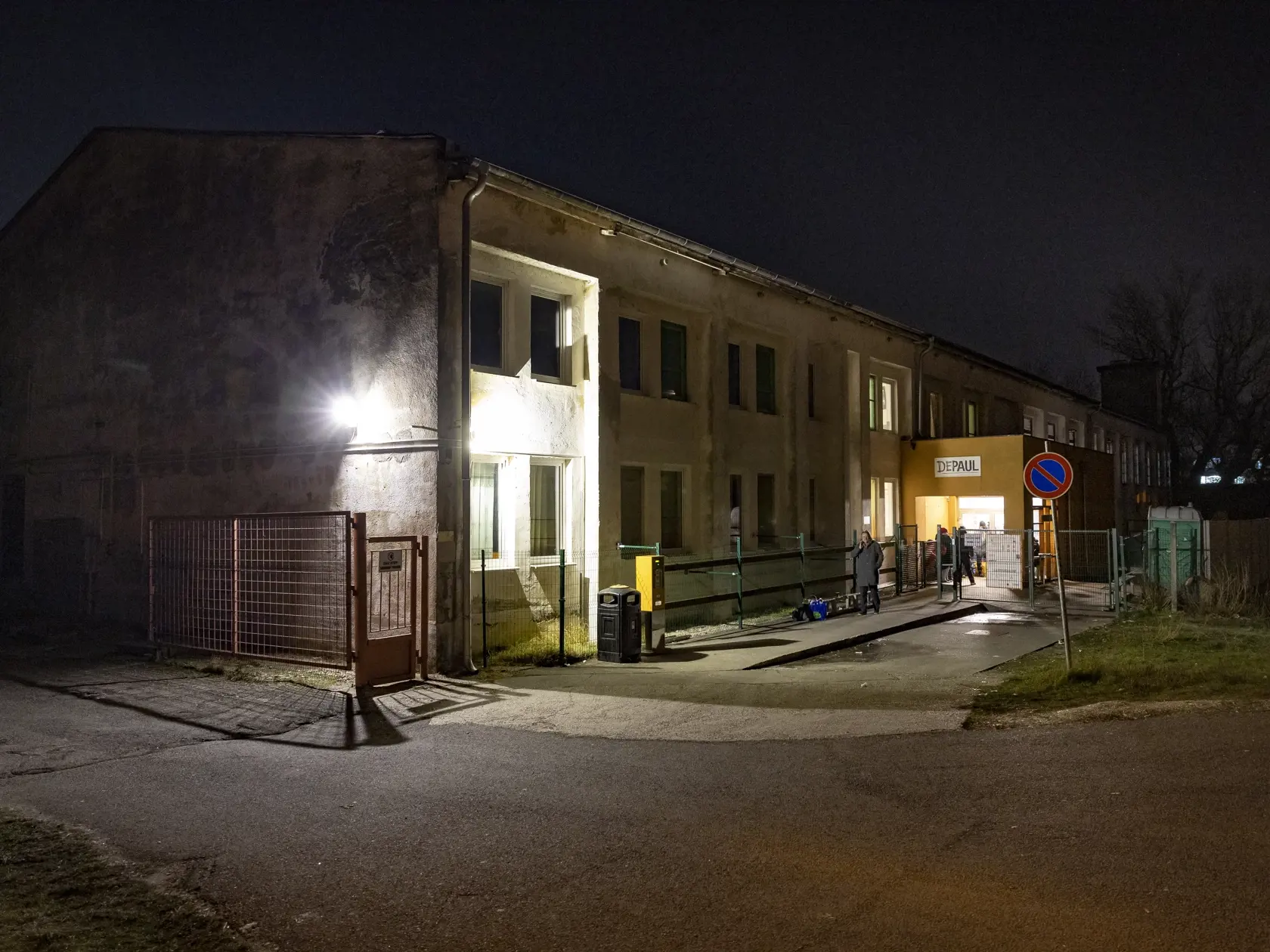 Nocľaháreň sv. Vincenta de Paul v Bratislave počas zimných mrazov. Depaul Slovensko je nezisková organizácia poskytujúca verejnoprospešné služby pre ľudí bez domova.