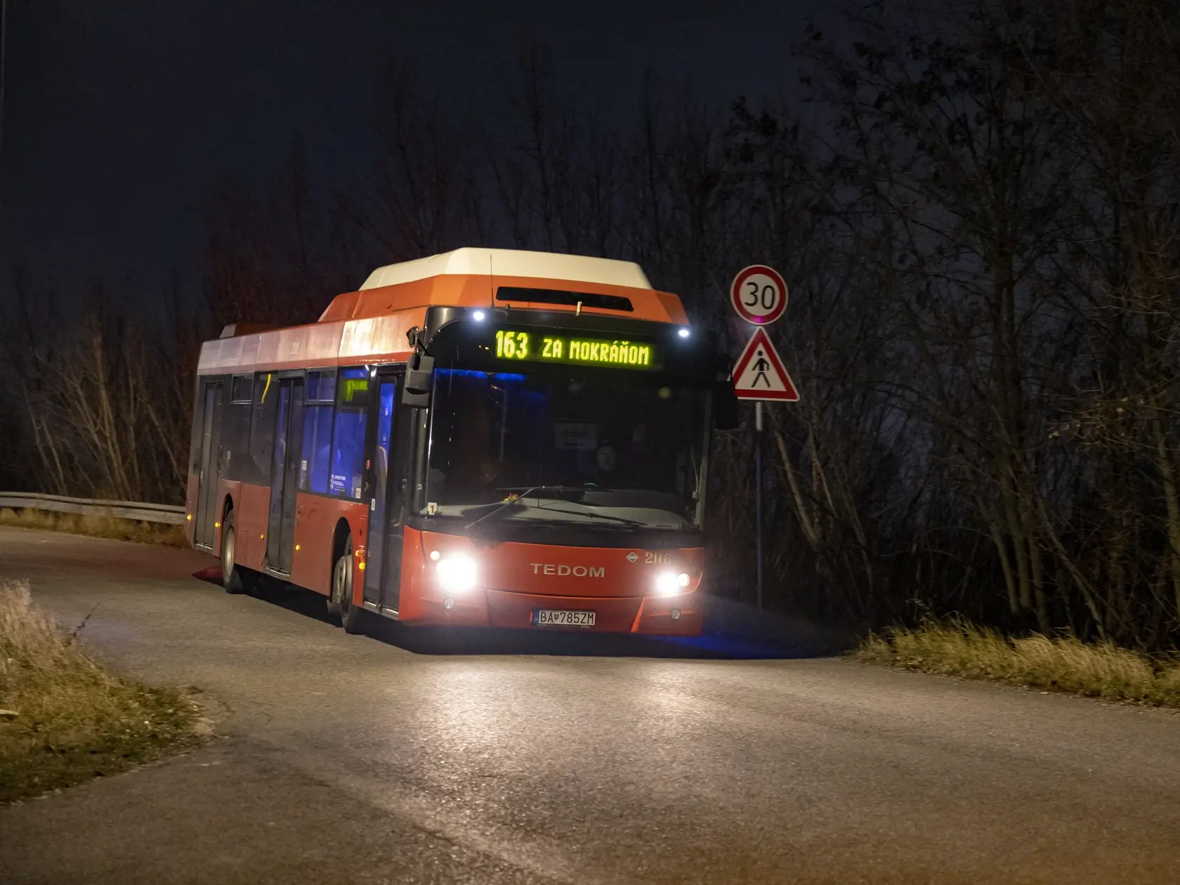 Šofér Roman (45) nazýva svoj autobus najsmradľavejšou linkou.
