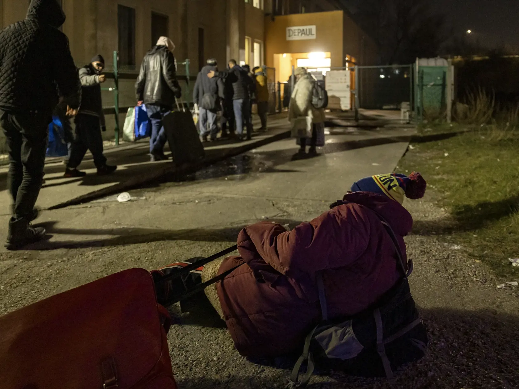 Niektorí klienti prichádzajú do nocľahárne poriadne pod parou.