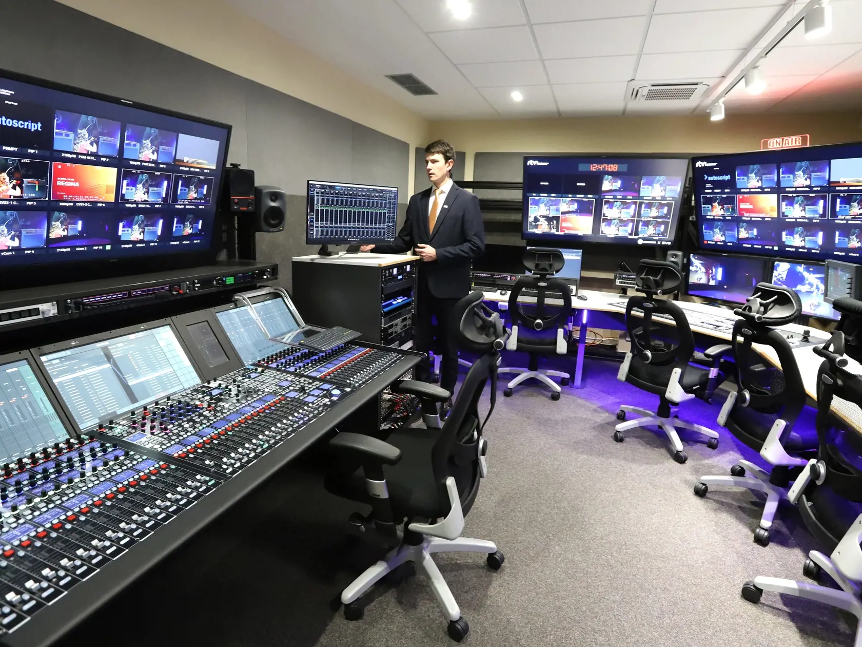 Na snímke televízne štúdio v priestoroch Kreatívneho centra RTVS vybaveného najmodernejšou technikou v Strednej priemyselnej škole Jozefa Murgaša v Banskej Bystrici 19. januára 2024.
