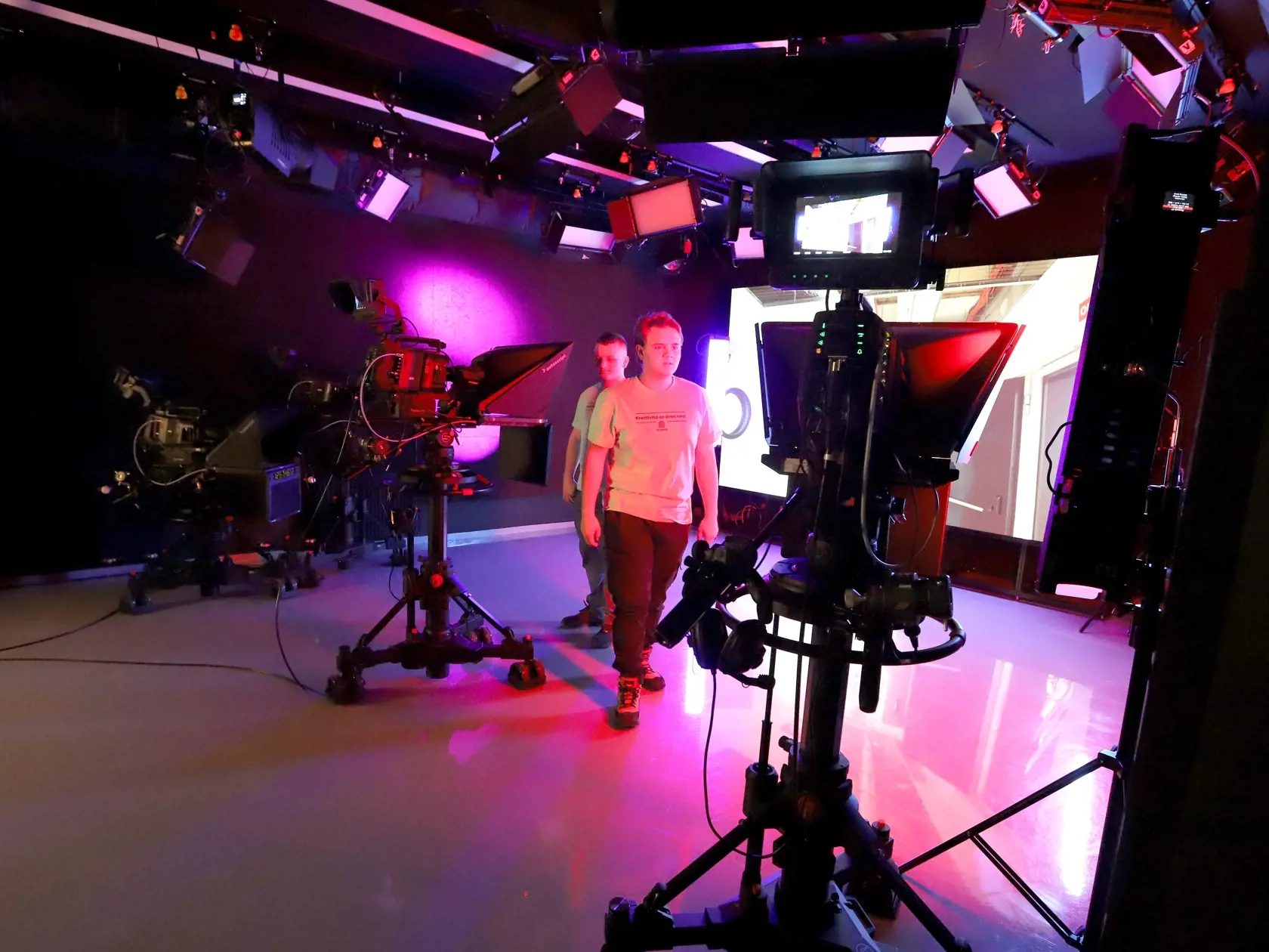 Na snímke televízne štúdio v priestoroch Kreatívneho centra RTVS vybaveného najmodernejšou technikou v Strednej priemyselnej škole Jozefa Murgaša v Banskej Bystrici 19. januára 2024.