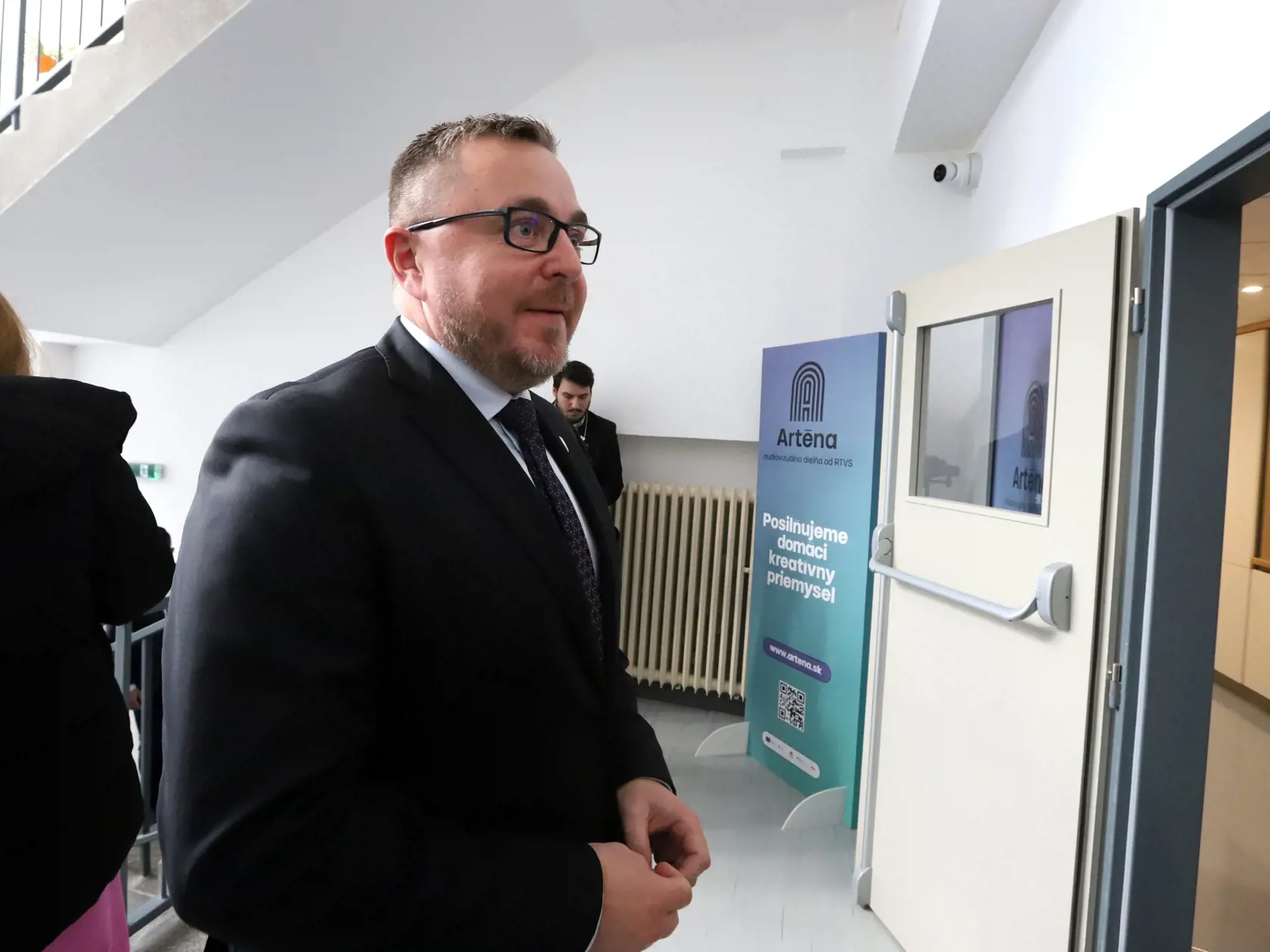 Na snímke riaditeľ Štúdia RTVS Banská Bystrica Miroslav Debnár v priestoroch Kreatívneho centra RTVS vybaveného najmodernejšou technikou v Strednej priemyselnej škole Jozefa Murgaša v Banskej Bystrici 19. januára 2024.
