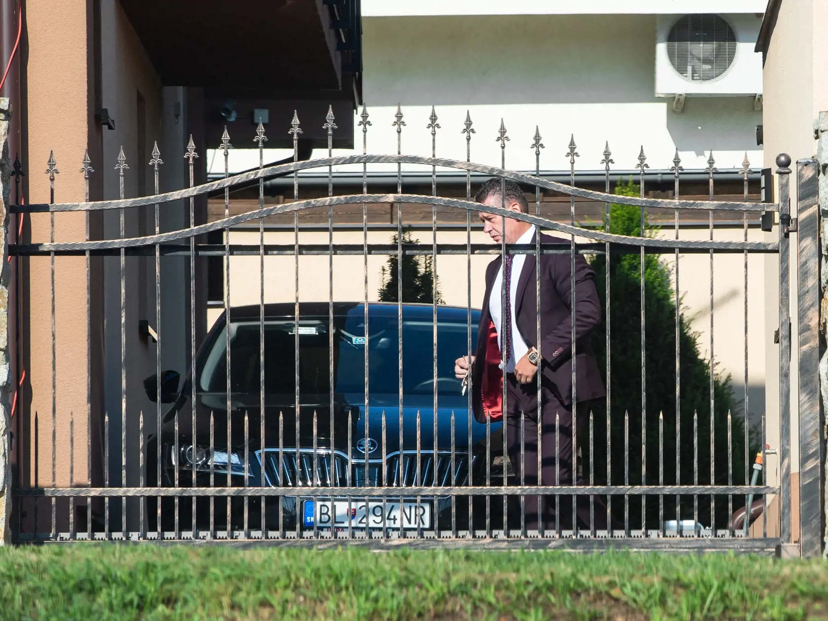 Minister vnútra Roman Mikulec si od Šáteka vyslúžil vlnu kritiky.