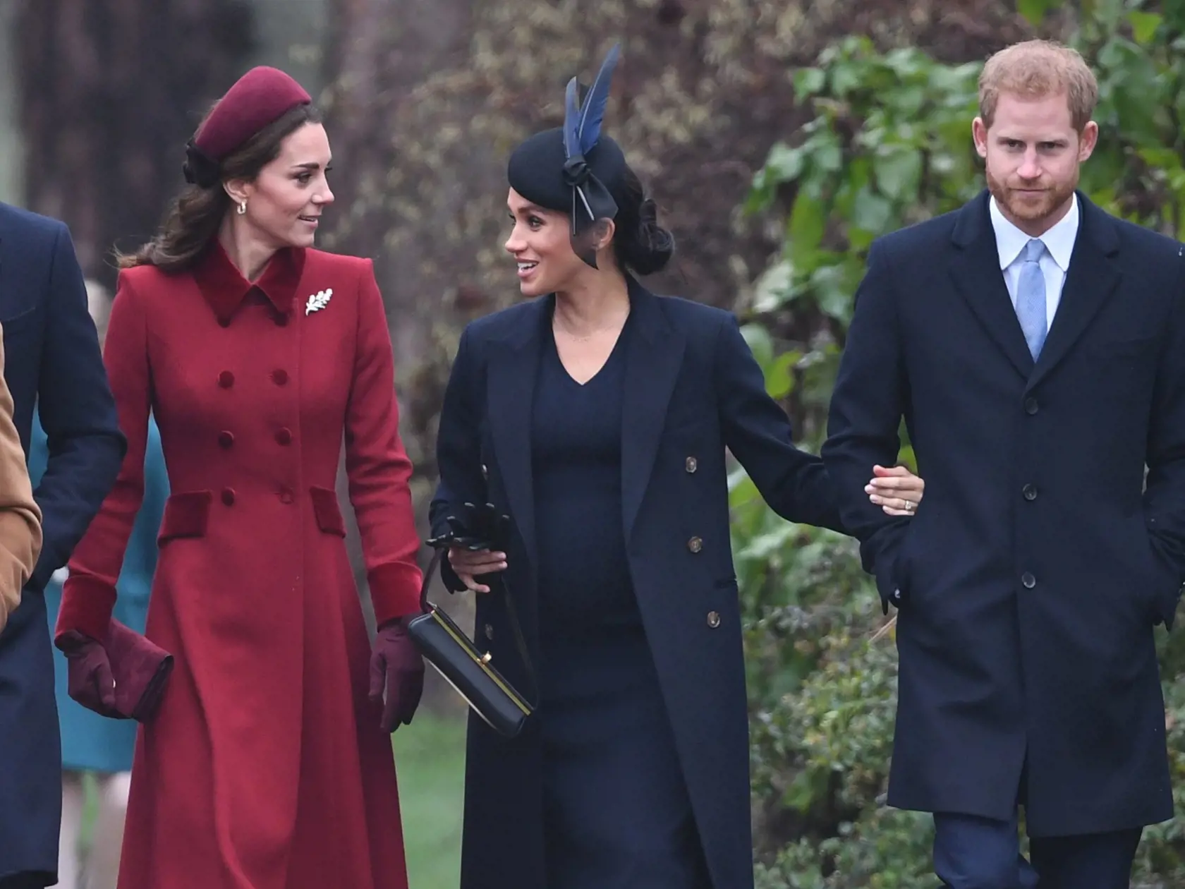 Vojvodkyne Kate a Meghan s manželmi