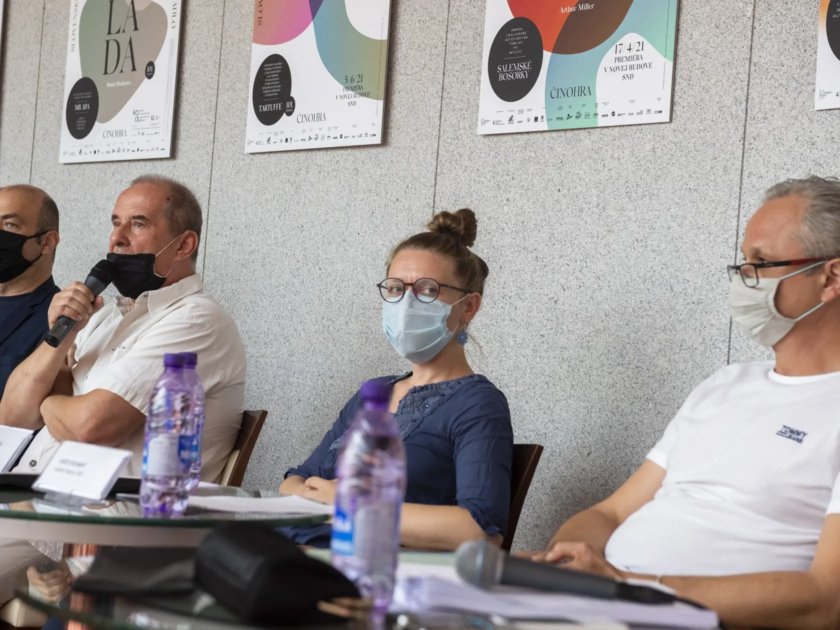 Na snímke zľava riaditeľ Opery SND Rastislav Štúr, generálny riaditeľ SND Peter Kováč, poverená vedením Činohry SND Miriam Kičiňová a riaditeľ Baletu SND Jozef Dolinský počas tlačovej konferencie vedenia Slovenského národného divadla v Bratislave 10. septembra 2020. FOTO TASR - Jaroslav Novák