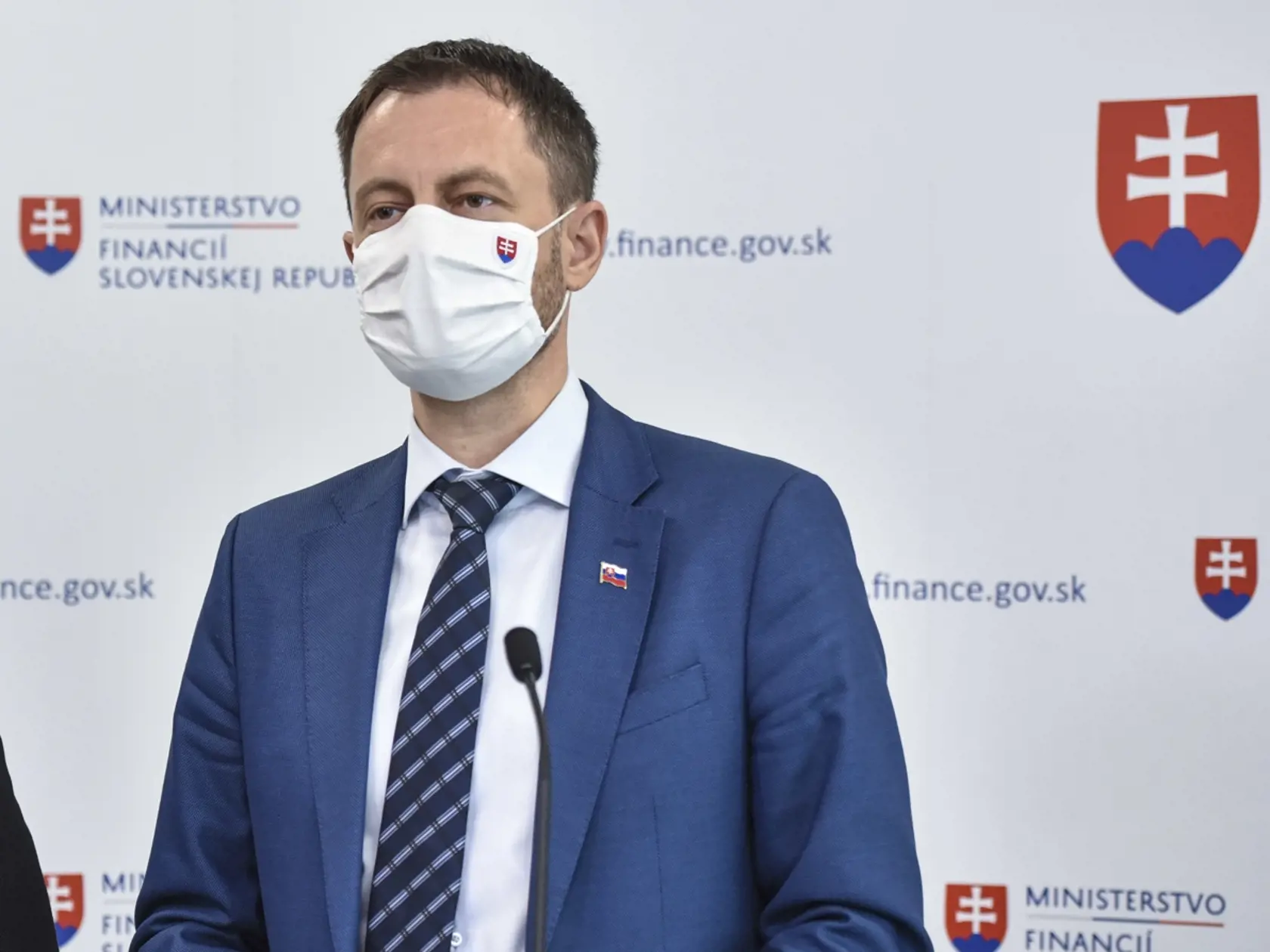 Na snímke zľava ministerka kultúry SR Natália Milanová a minister financií SR Eduard Heger (obaja OĽaNO) počas tlačovej konferencie ministerstva financií SR a ministerstva kultúry SR k zverejneniu revízie výdavkov na kultúru a predstavenie návrhu viacročných výdavkových stropov, 16. júla 2020 v Bratislave. FOTO TASR - Pavol Zachar