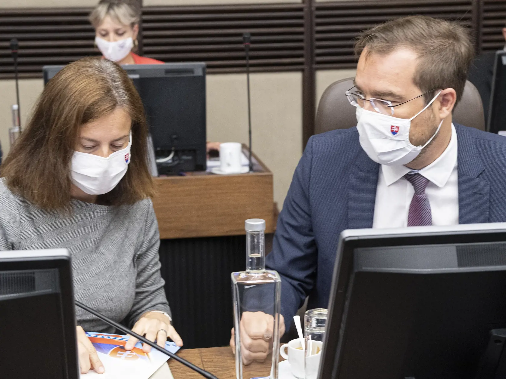Na snímke minister zdravotníctva Marek Krajčí (OĽaNO) a ministerka kultúry Natália Milanová (OĽaNO) počas 33. schôdze vlády SR 19. augusta 2020 v Bratislave. FOTO TASR - Pavel Neubauer