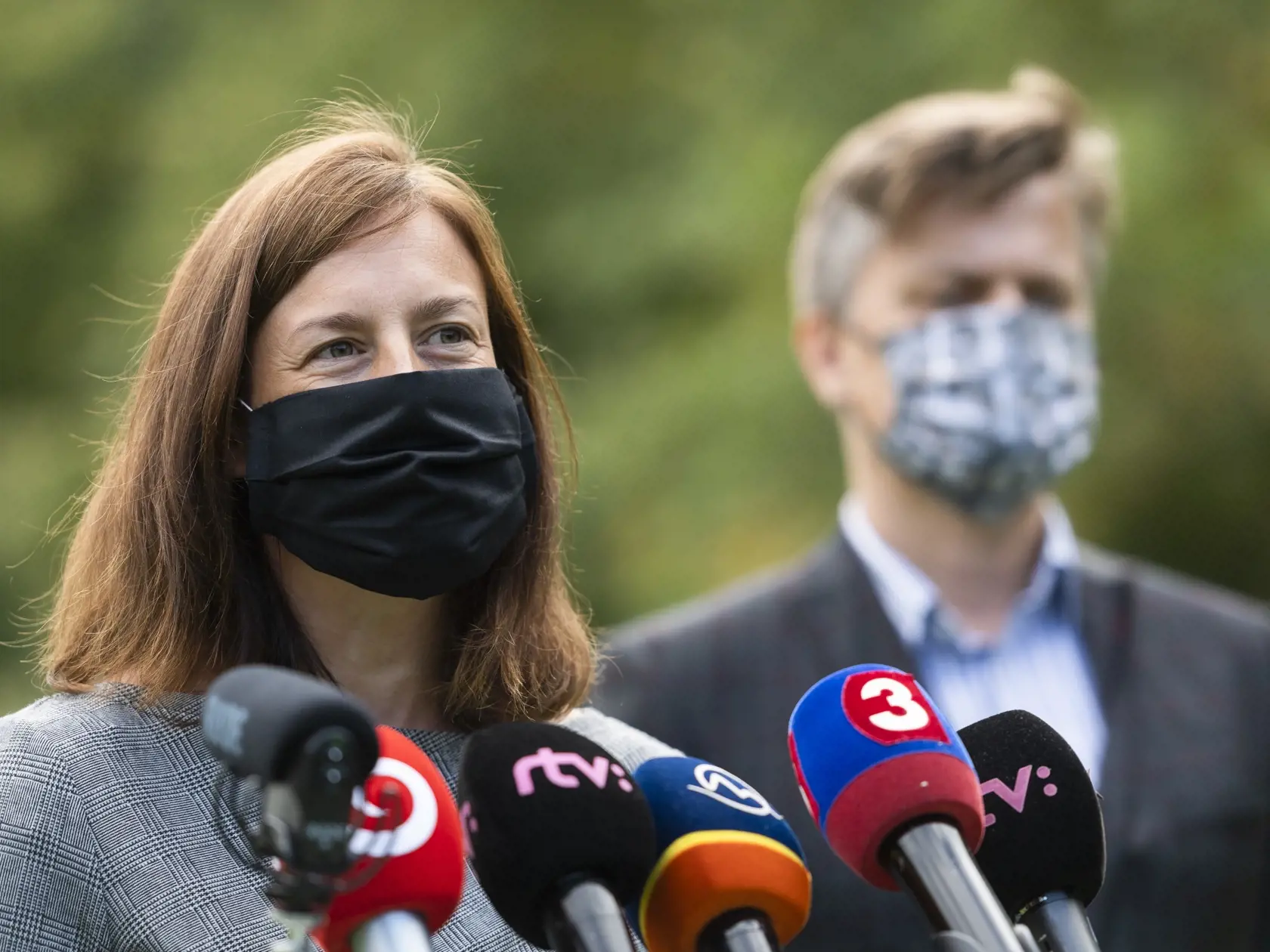 Na snímke zľava ministerka kultúry SR Natália Milanová (OĽaNO) a riaditeľ Fondu na podporu umenia Jozef Kovalčik počas tlačovej konferencie Fondu na podporu umenia na Tému: Mimoriadna výzva 2/2020 - Fond na podporu umenia pripravil a schválil podmienky pre poskytnutie podpory prostredníctvom mimoriadnej výzvy, ktorá bude vyhlásená 18. septembra,  v Bratislave 18. septembra 2020. FOTO TASR - Jaroslav Novák