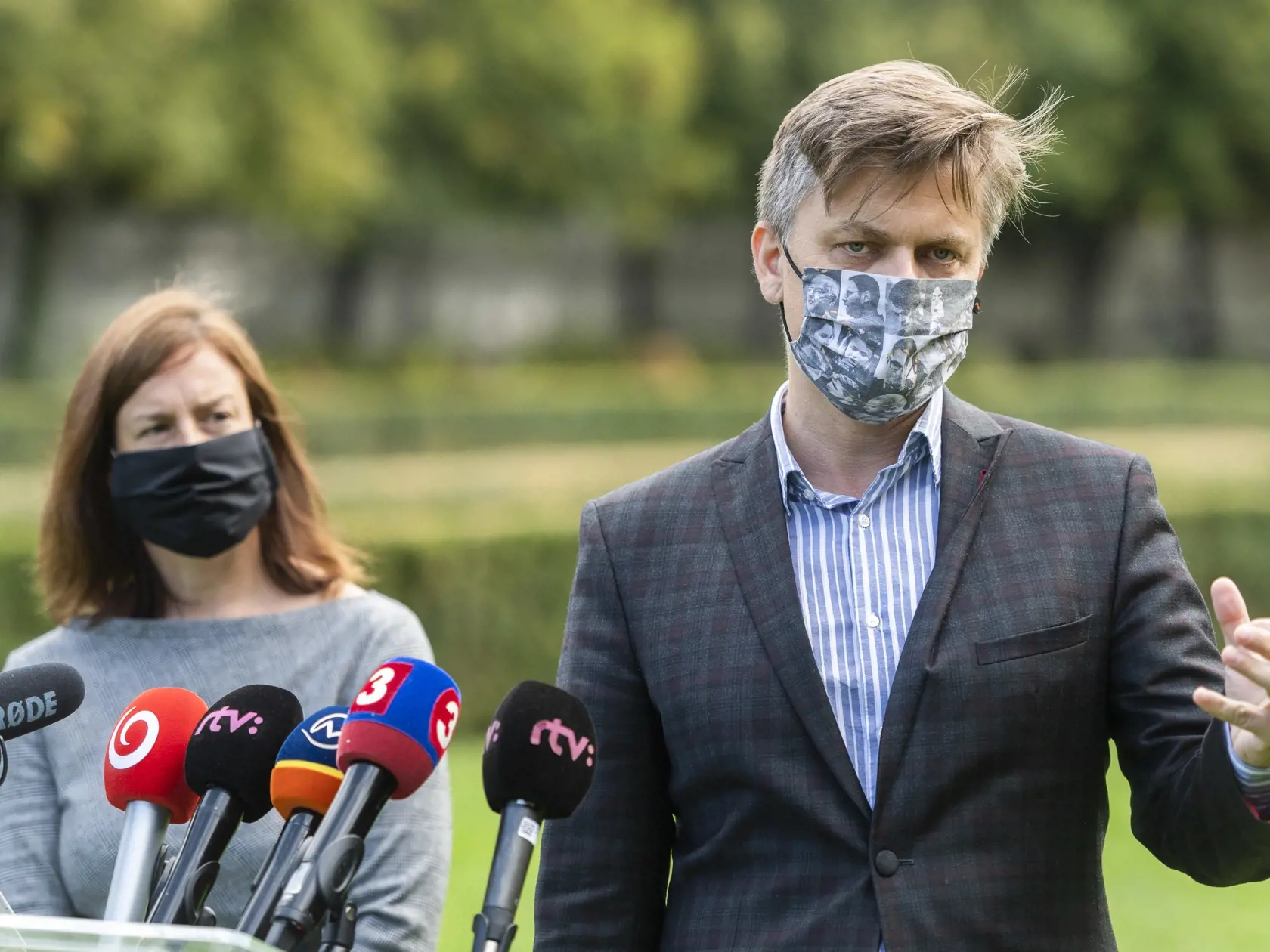 Na snímke zľava ministerka kultúry SR Natália Milanová (OĽaNO) a riaditeľ Fondu na podporu umenia Jozef Kovalčik počas tlačovej konferencie Fondu na podporu umenia na Tému: Mimoriadna výzva 2/2020 - Fond na podporu umenia pripravil a schválil podmienky pre poskytnutie podpory prostredníctvom mimoriadnej výzvy, ktorá bude vyhlásená 18. septembra,  v Bratislave 18. septembra 2020. FOTO TASR - Jaroslav Novák