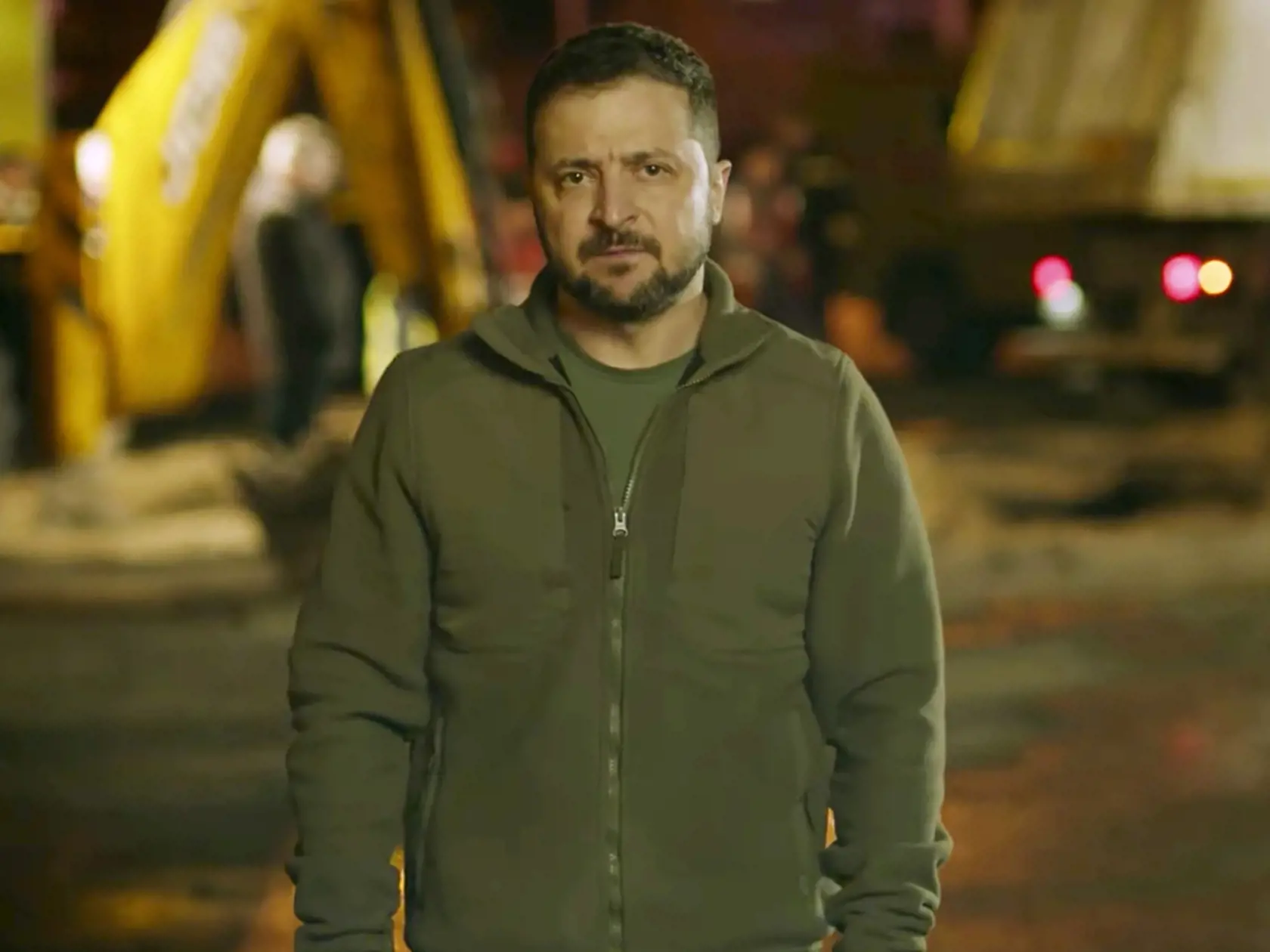 Na videosnímke ukrajinský prezident Volodymyr Zelenskyj reční v Kyjeve v pondelok 10. októbra 2022.