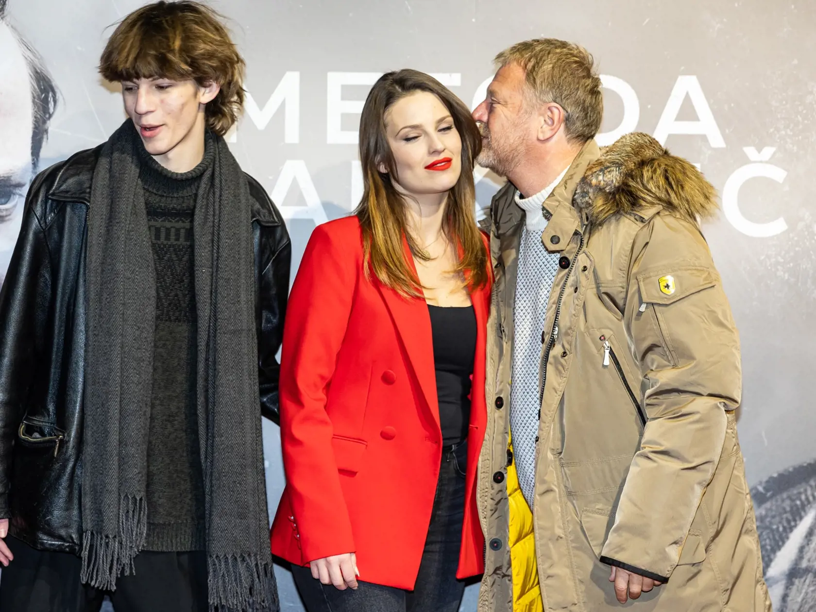Premiéra slovenskej filmovej minisérie “Metóda Markovič: Hojer” v Bratislave.  Na snímke Maroš Kramár, Marko Kramár a Martina Zábranská.