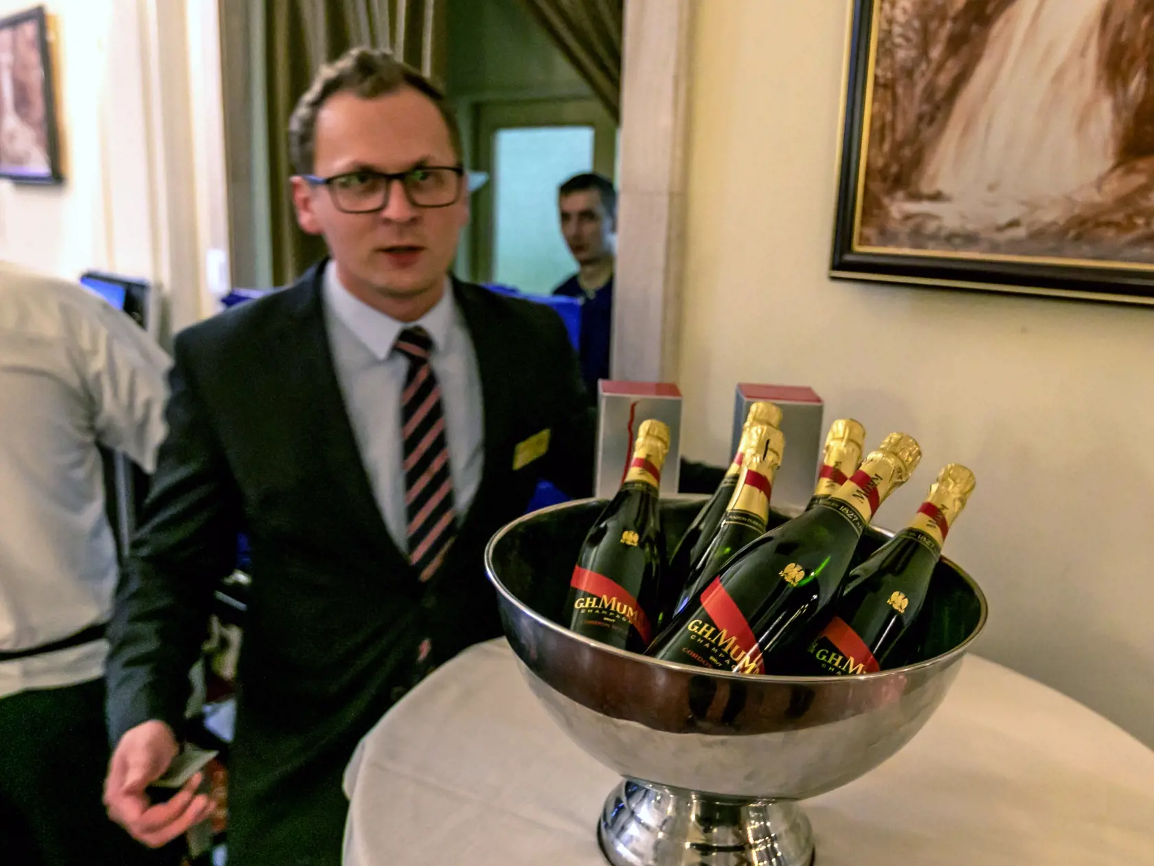 Grandhotel Praha, Tatranská Lomnica: Sisa Sklovska v apartných papučiach skúšala s kubánským spevákom Lazarom de Jesús Hodelin Thomas.