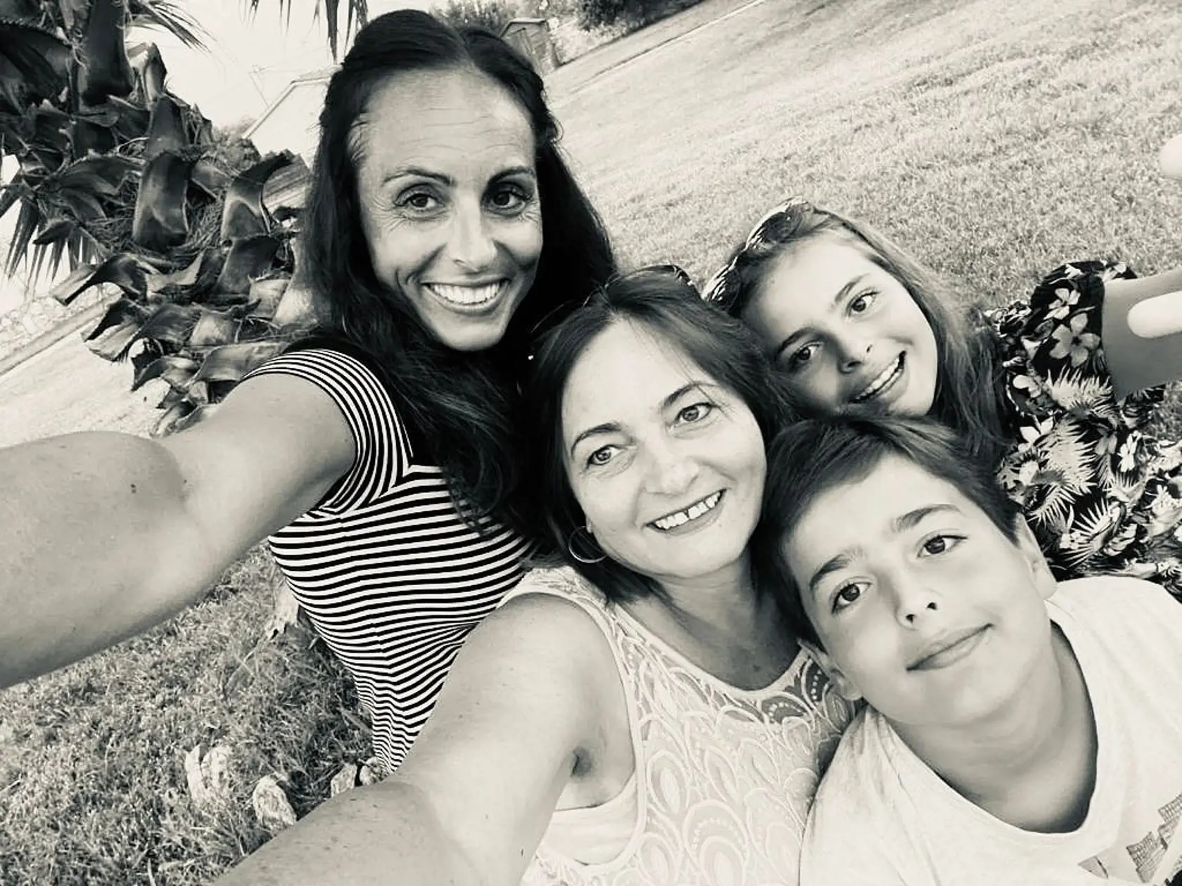 K tejto fotografii Dolinková napísala. "Mať mamu a byť mamou je najvzácnejším darom. Ďakujem za oba, pretože nie každému je to dopriate.