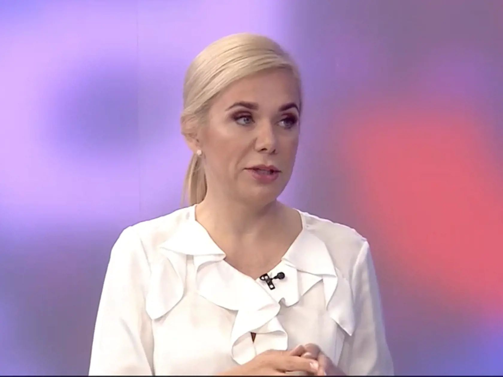 Exministerka vnútra Denisa Saková (Hlas-SD) opäť prekvapila sexy lookom v diskusnej relácii TA3 V politike. 