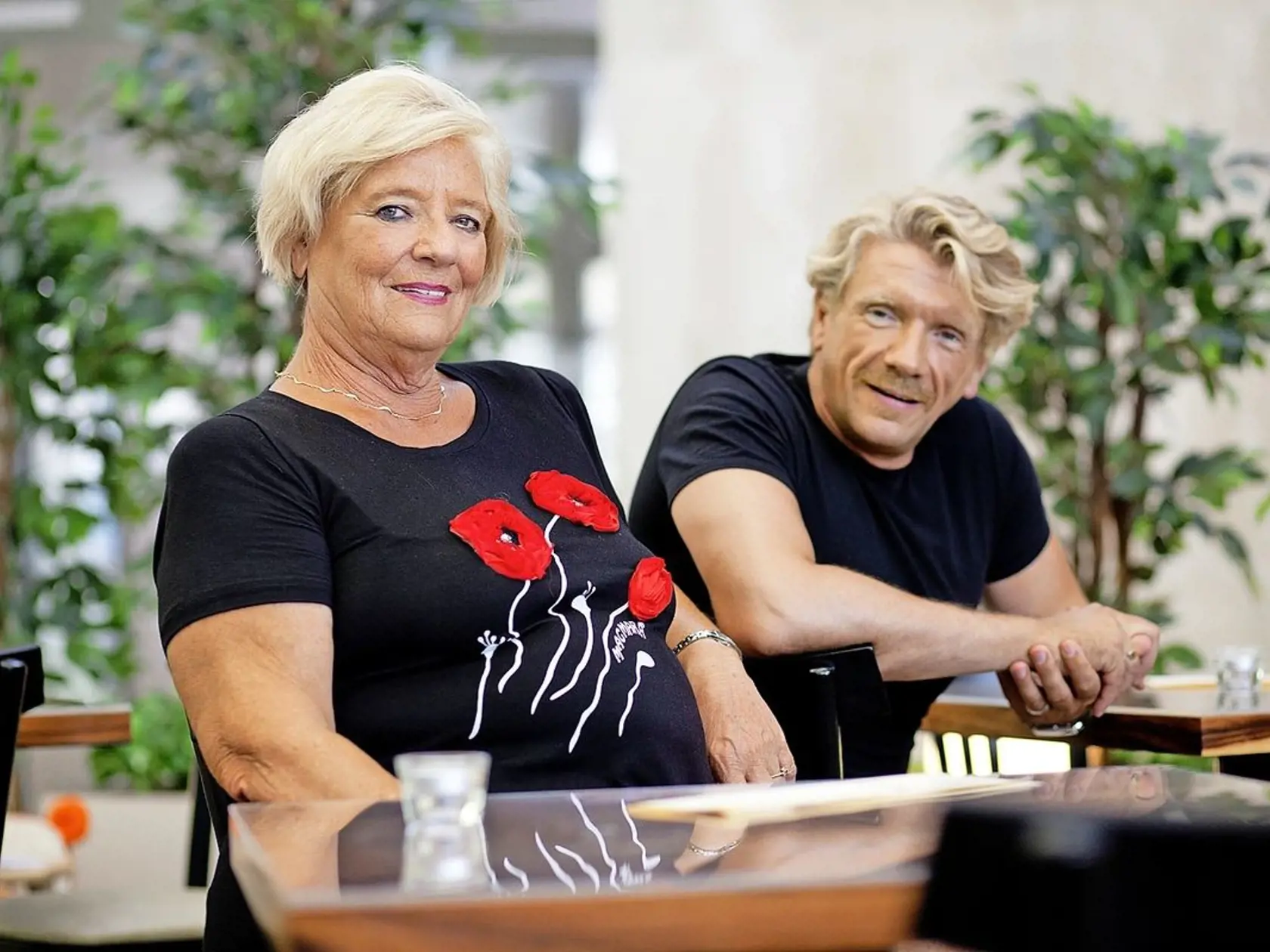 Keď mu chýba dobrý varený obed, naporúdzi je jeho mama.