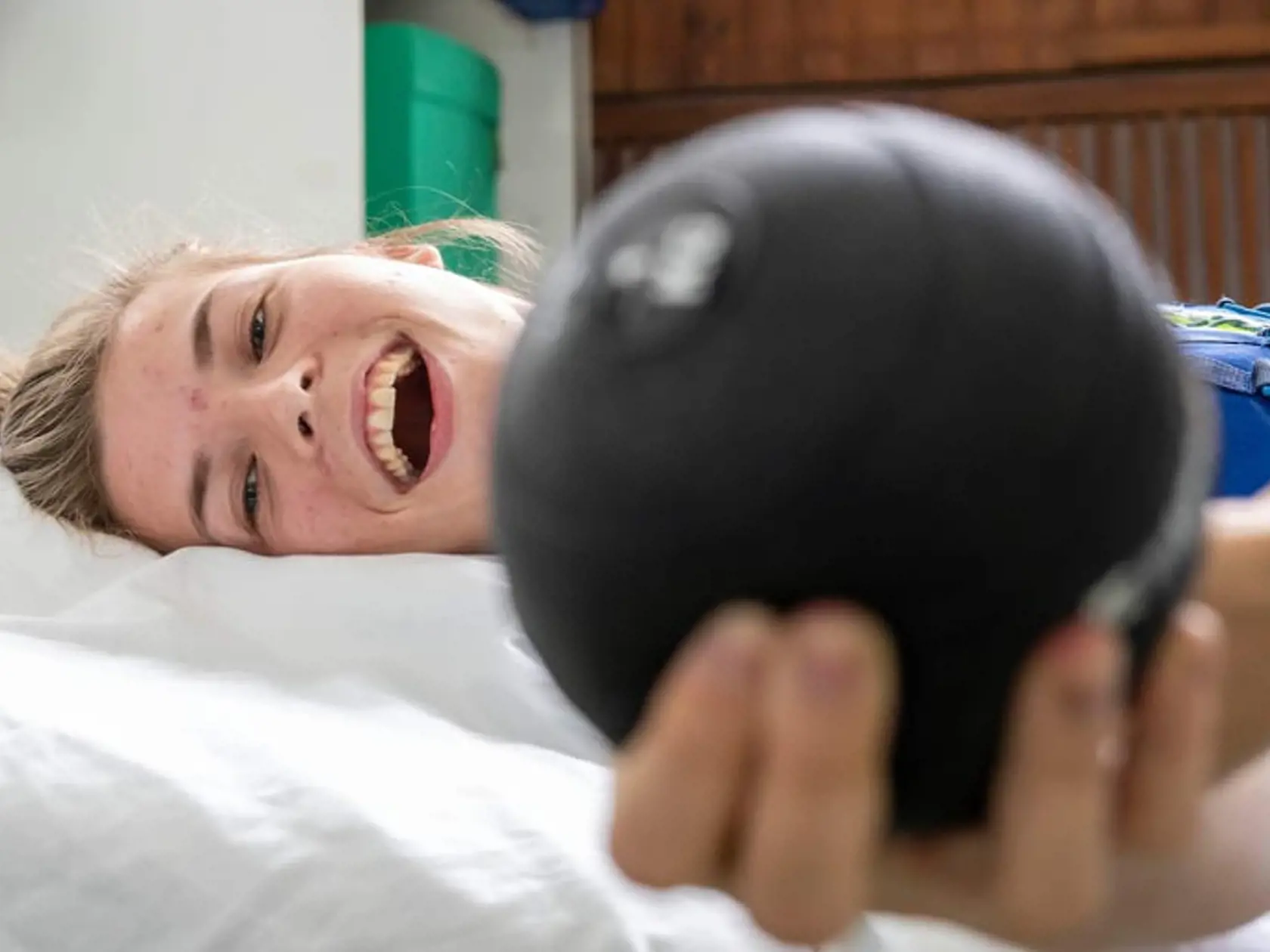Dvojtýždňové rehabilitačné pobyty stoja od 3000€ a to bez stravy a ubytovania.