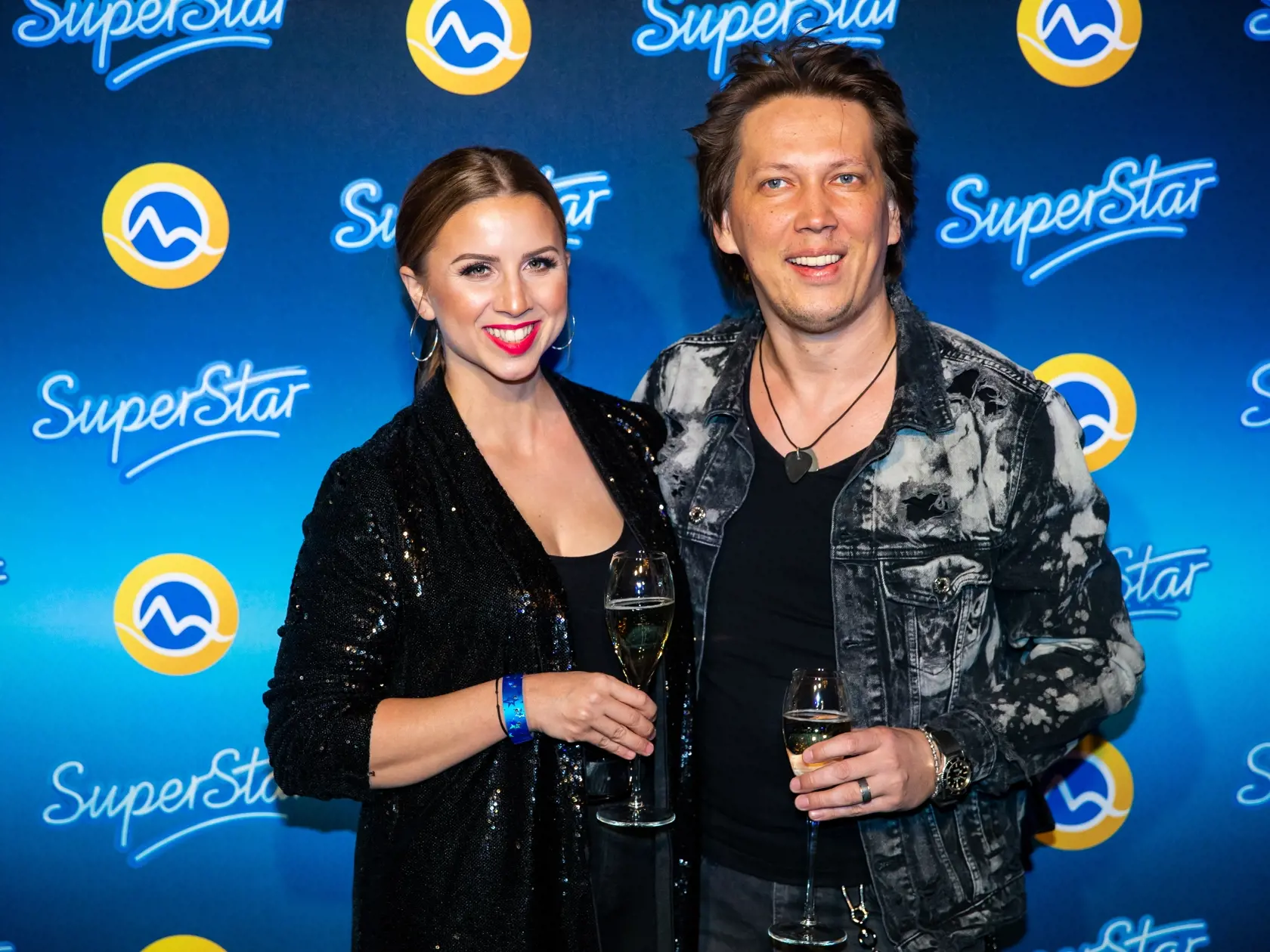 SuperStar párty v jednom z bratislavských podnikov. Na snímke Peter Cmorík s manželkou Danielou Lovlin.