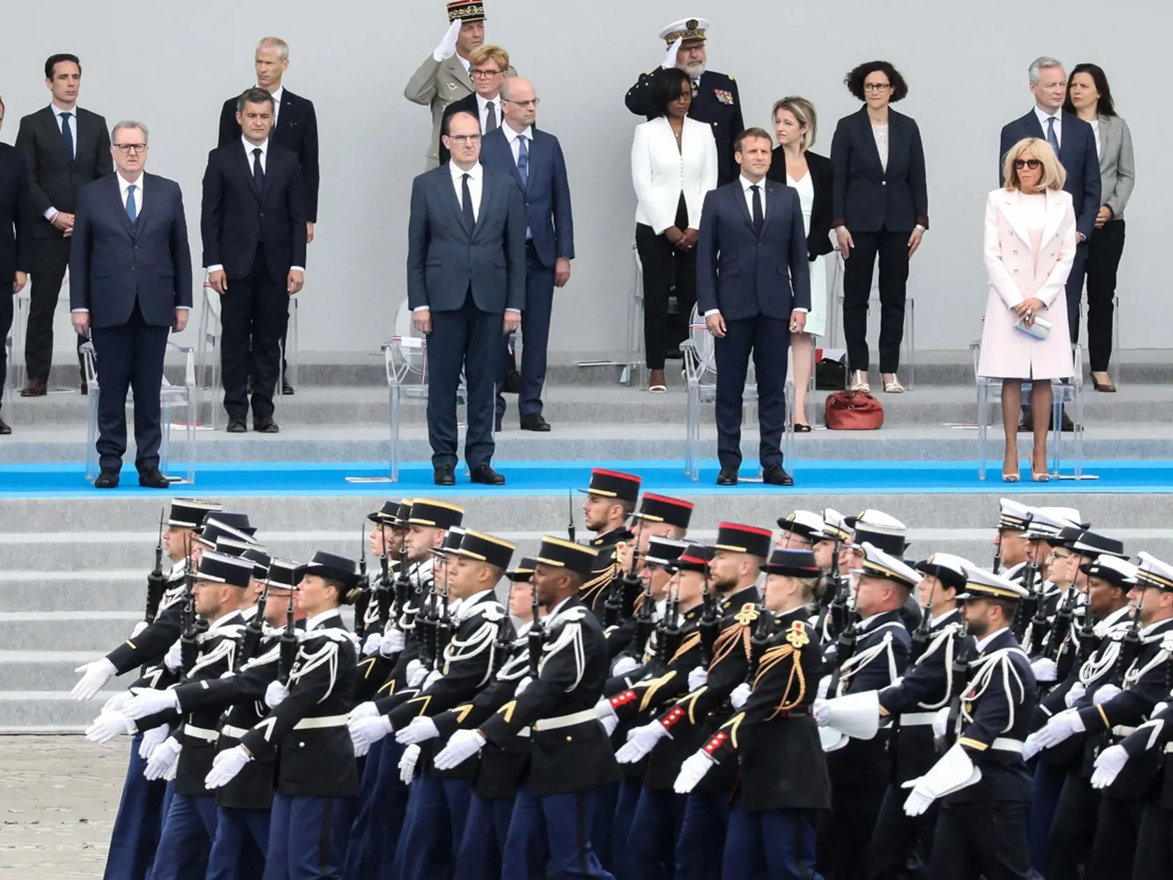 Dobytie Bastily, teda začiatok Veľkej francúzskej revolúcie, si Francúzi pripomínajú každoročne 14. júla. Tentoraz sa však, vôbec prvýkrát od skončenia II. svetovej vojny v roku 1945, Paríž musel zaobísť bez veľkoleposti a tradičného ohňostroja.