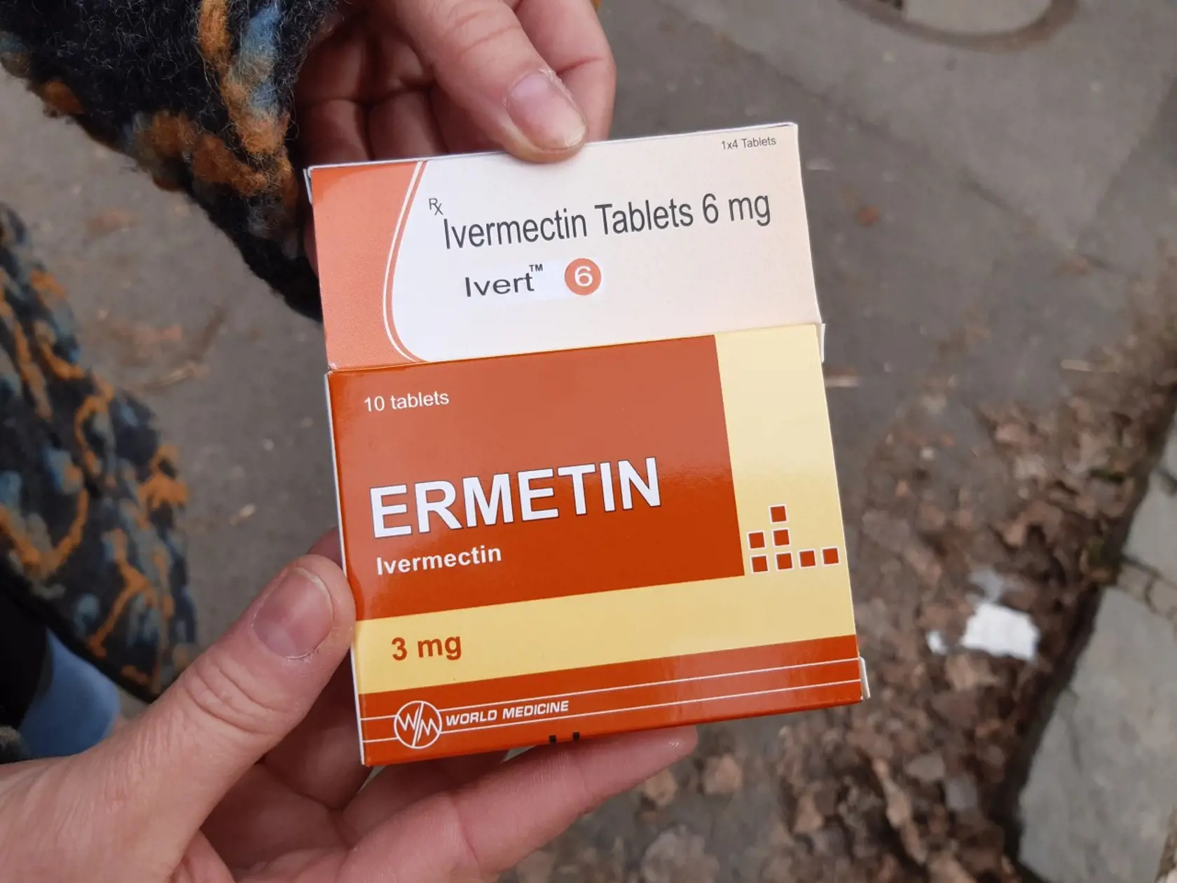 Tieto lieky na báze Ivermektínu zoženiete v slovenských lekárňach, ale musíte mať šťastie, je ich málo. Keby ste Ivert 6 zohnali v rakúskej lekárni, VZP vám preplatí 5,95  za balenie. My sme ho tam však nezohnali.
