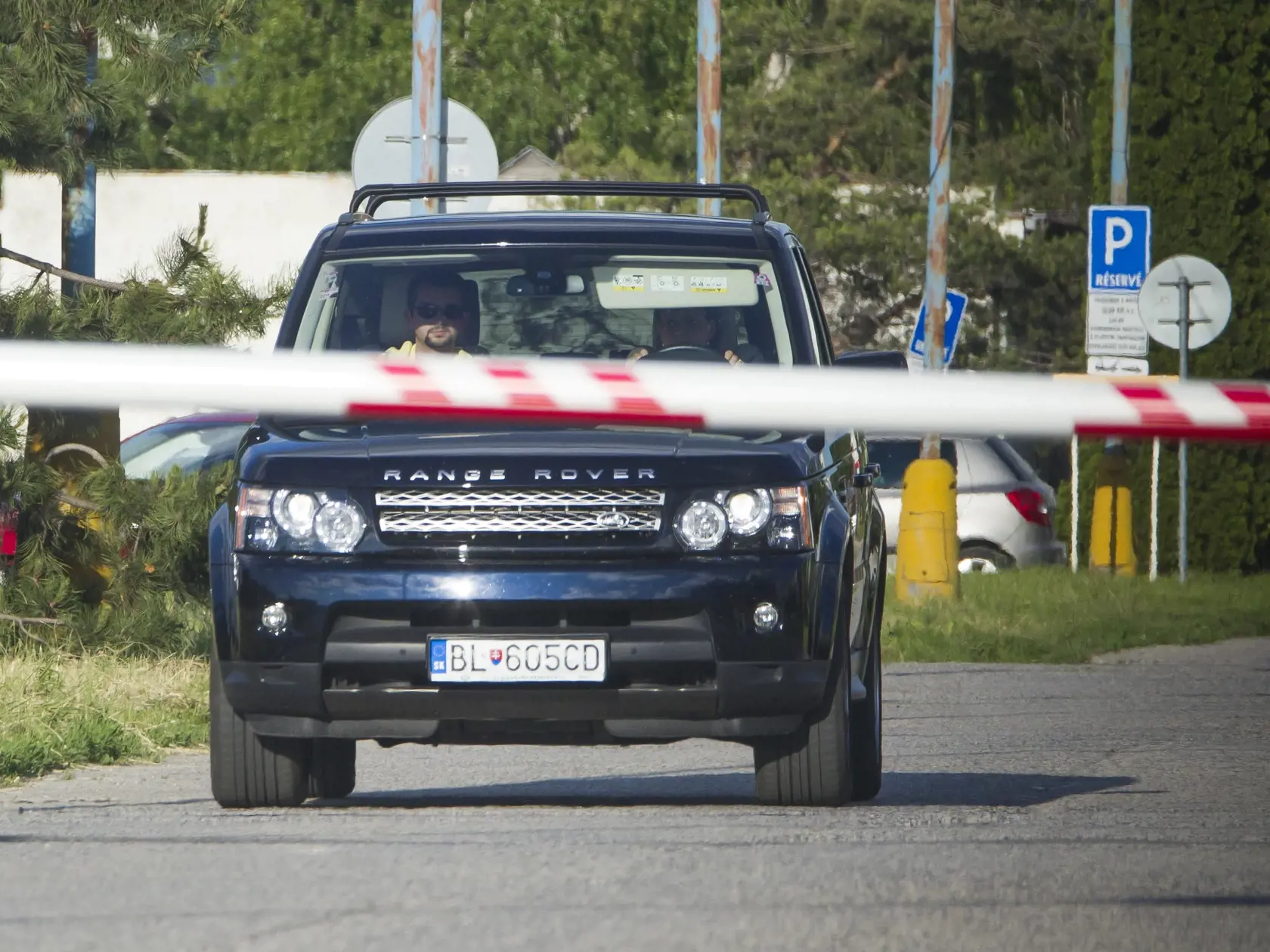 Svetlana Ficová na svojom starom aute. Vtedy mala Range Rover.