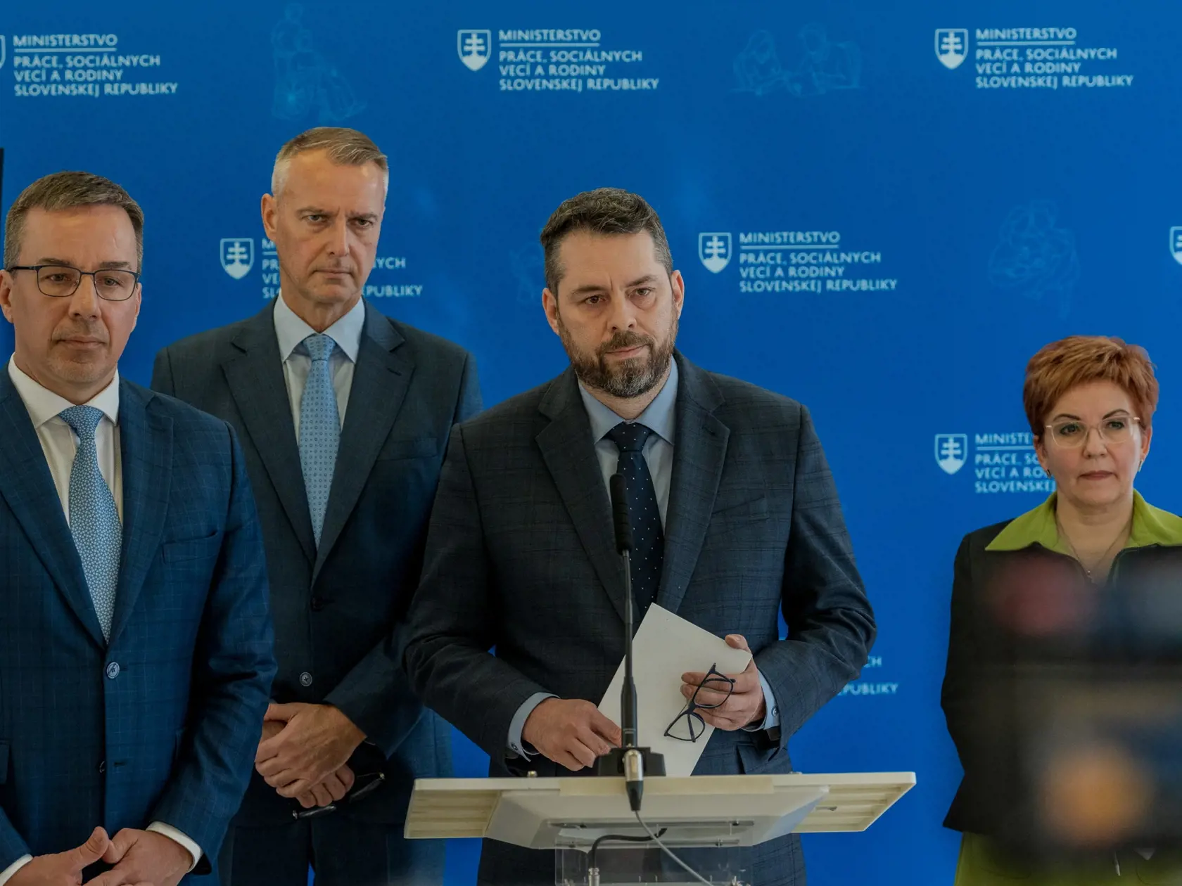 Minister práce Erik Tomáš, riaditeľ Ústredia práce Marek Ormandy.