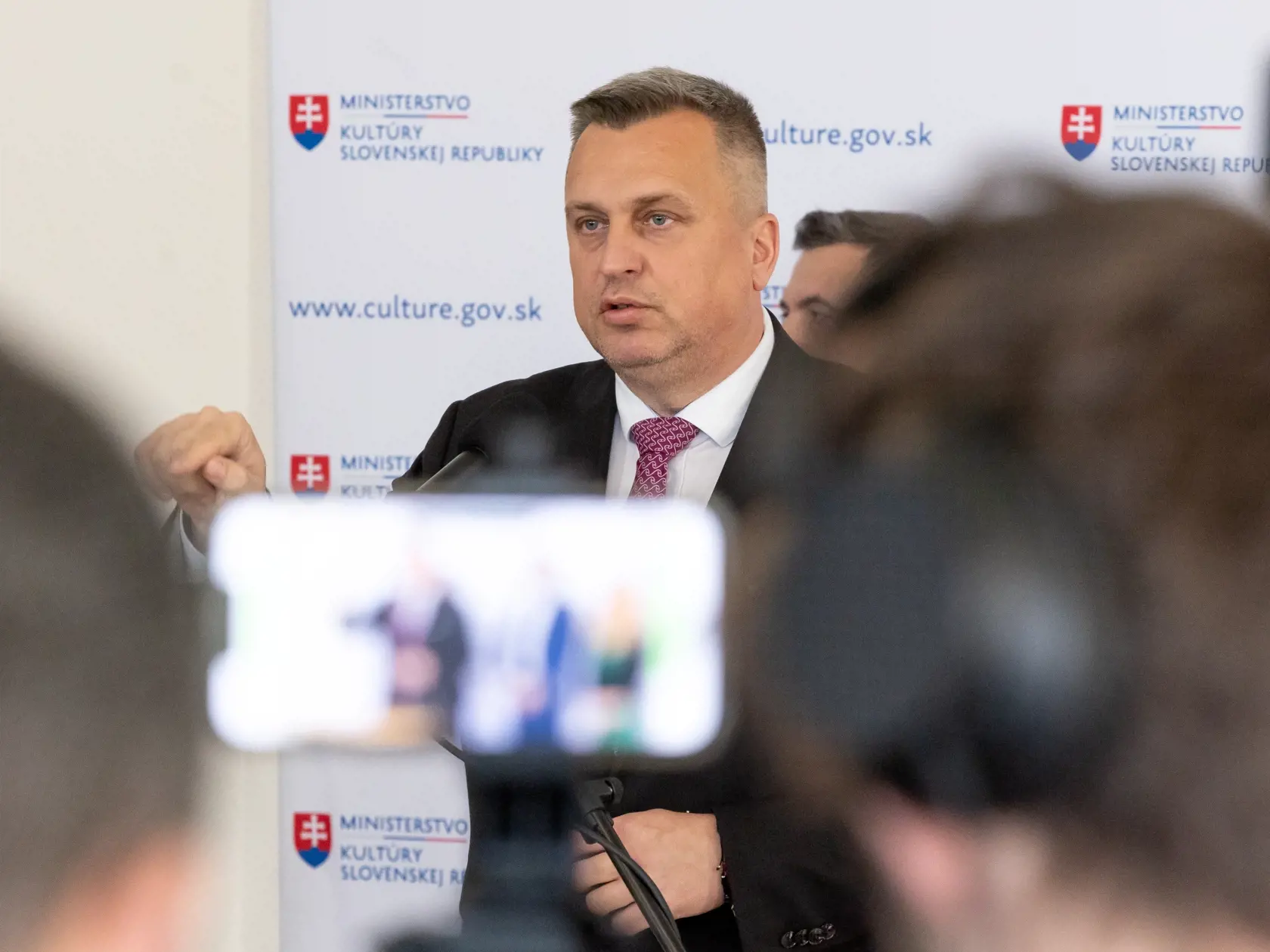 TK ministerky kultúry SR Martiny Šimkovičovej, podpredsedu Národnej rady SR Andreja Danka, ministra životného prostredia SR Tomáša Tarabu a generálneho tajomníka služobného úradu Ministerstva kultúry SR Lukáša Machalu. Téma: Návrh zákona o Slovenskej televízii a rozhlase, ktorý Ministerstvo kultúry SR predložilo do medzirezortného pripomienkového konania. Na snímke je podpredseda Národnej rady SR Andrej Danko.
