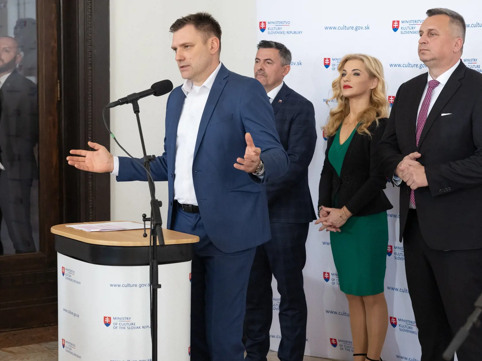 TK ministerky kultúry SR Martiny Šimkovičovej, podpredsedu Národnej rady SR Andreja Danka, ministra životného prostredia SR Tomáša Tarabu a generálneho tajomníka služobného úradu Ministerstva kultúry SR Lukáša Machalu. Téma: Návrh zákona o Slovenskej televízii a rozhlase, ktorý Ministerstvo kultúry SR predložilo do medzirezortného pripomienkového konania. Na snímke je minister životného prostredia SR Tomáš Taraba.