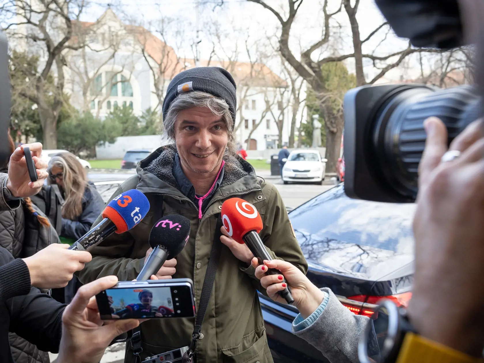 TK ministerky kultúry SR Martiny Šimkovičovej, podpredsedu Národnej rady SR Andreja Danka, ministra životného prostredia SR Tomáša Tarabu a generálneho tajomníka služobného úradu Ministerstva kultúry SR Lukáša Machalu. Téma: Návrh zákona o Slovenskej televízii a rozhlase, ktorý Ministerstvo kultúry SR predložilo do medzirezortného pripomienkového konania.
