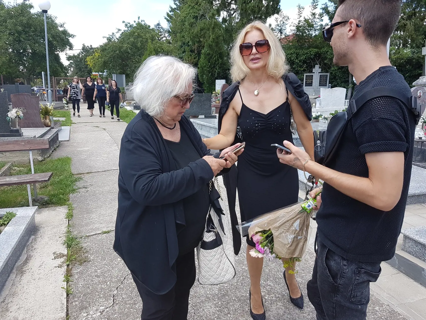 Po pohrebe: Pár slov spolu prehodila aj Maja Velšicová a Marcella Molnárová.
