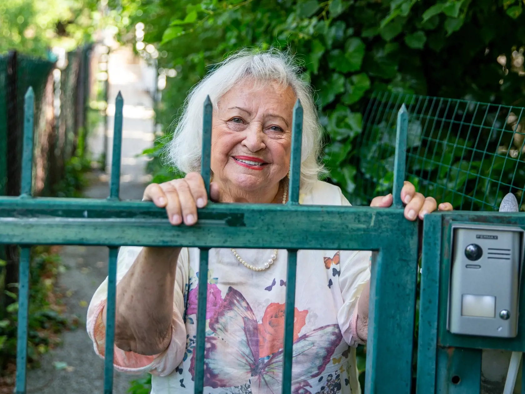 Na snímke je speváčka Maja Velšicová vo svojom dome v Starom meste Bratislavy. 