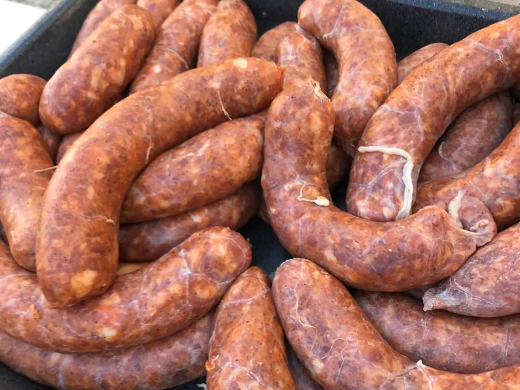 Klobása musí byť vyrobená z kvalitného mäsa, v hygienickom prostredí, správnym postupom.