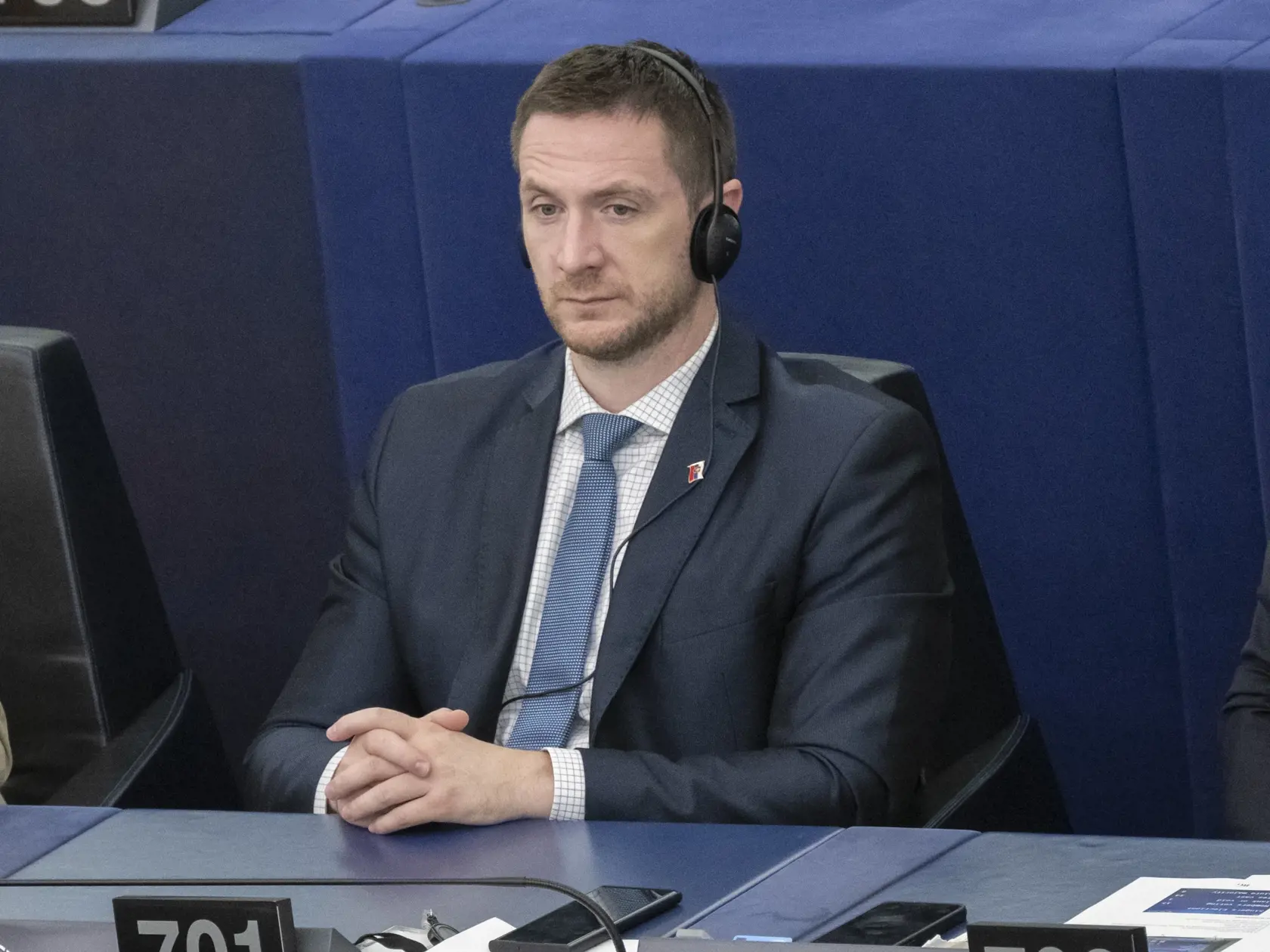Na snímke slovenský europoslanec Milan Uhrík (Republika) počas ustanovujúcej plenárnej schôdze Európskeho parlamentu po júnových voľbách v utorok 16. júla 2024 v Štrasburgu. Poslanci v utorok a v stredu zvolia predsedu EP najbližšieho 2,5 roka, ako aj 14 podpredsedov a piatich kvestorov. FOTO TASR - Martin Baumann