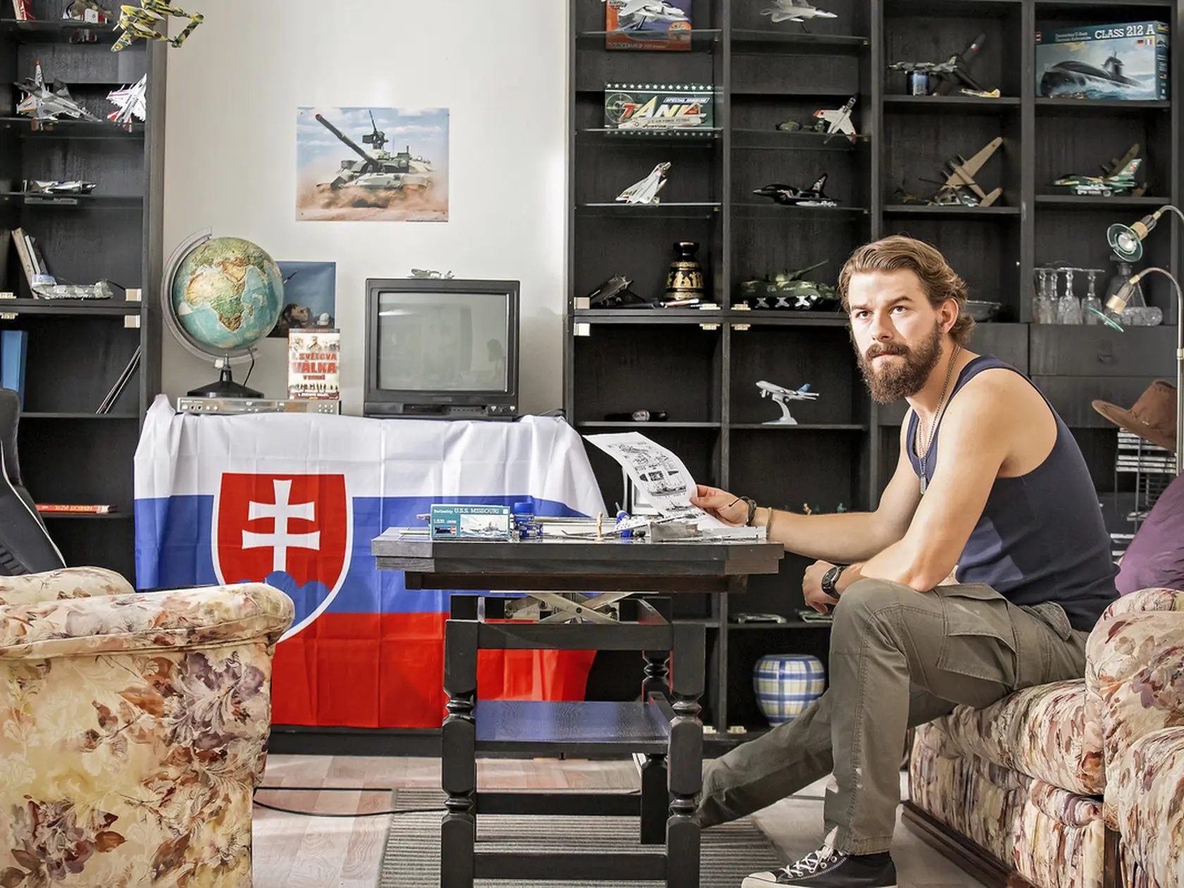 Zaujímavou rekvizitou bola tiež protéza na nohu, ktorú musel nosiť herec Richard Autner 