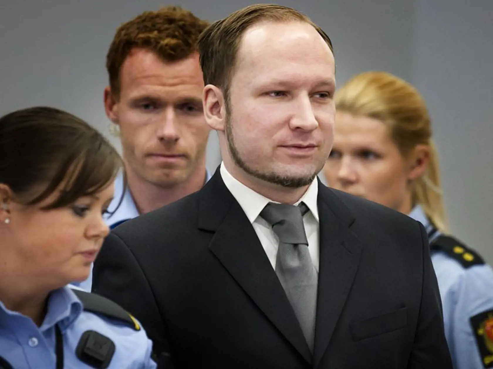 Pokojný masový vrah Breivik.