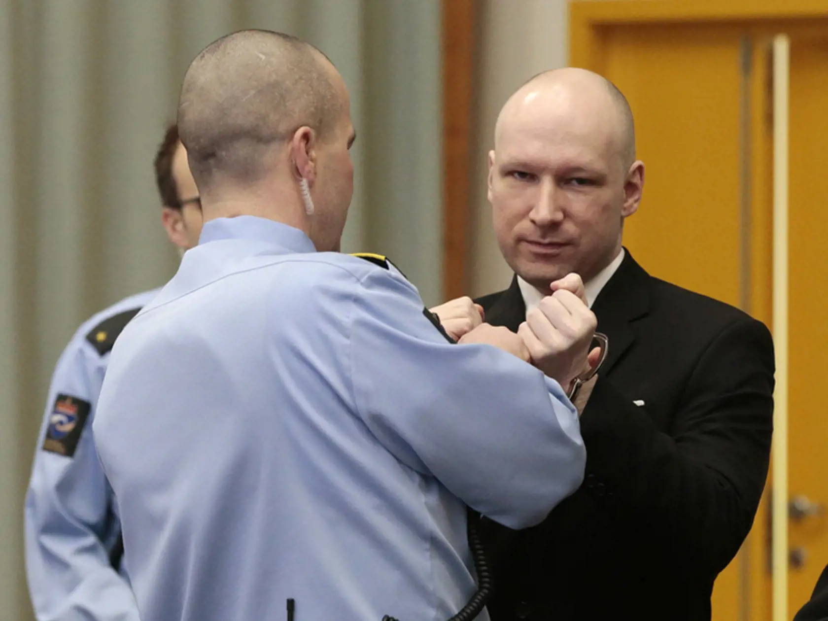 Pri dnešnom rokovaní tiež vyšlo najavo, že Breivik mal v úmysle pozostalým po obetiach atentátov z 22. júla 2011 poslať list.