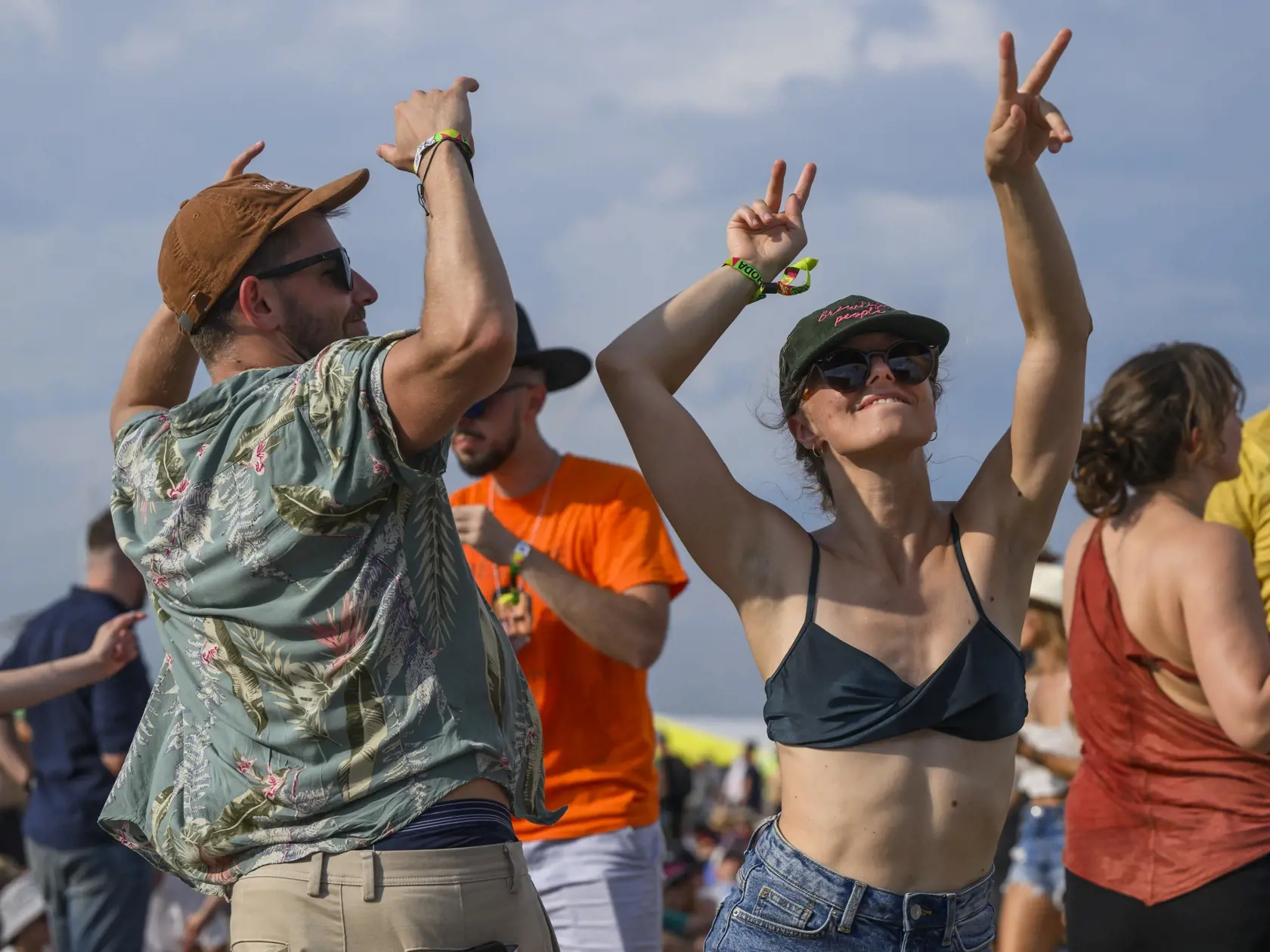 Na snímke ľudia tancujú počas druhého dňa 27. ročníka festivalu Pohoda v piatok 12. júla 2024 v Trenčíne.