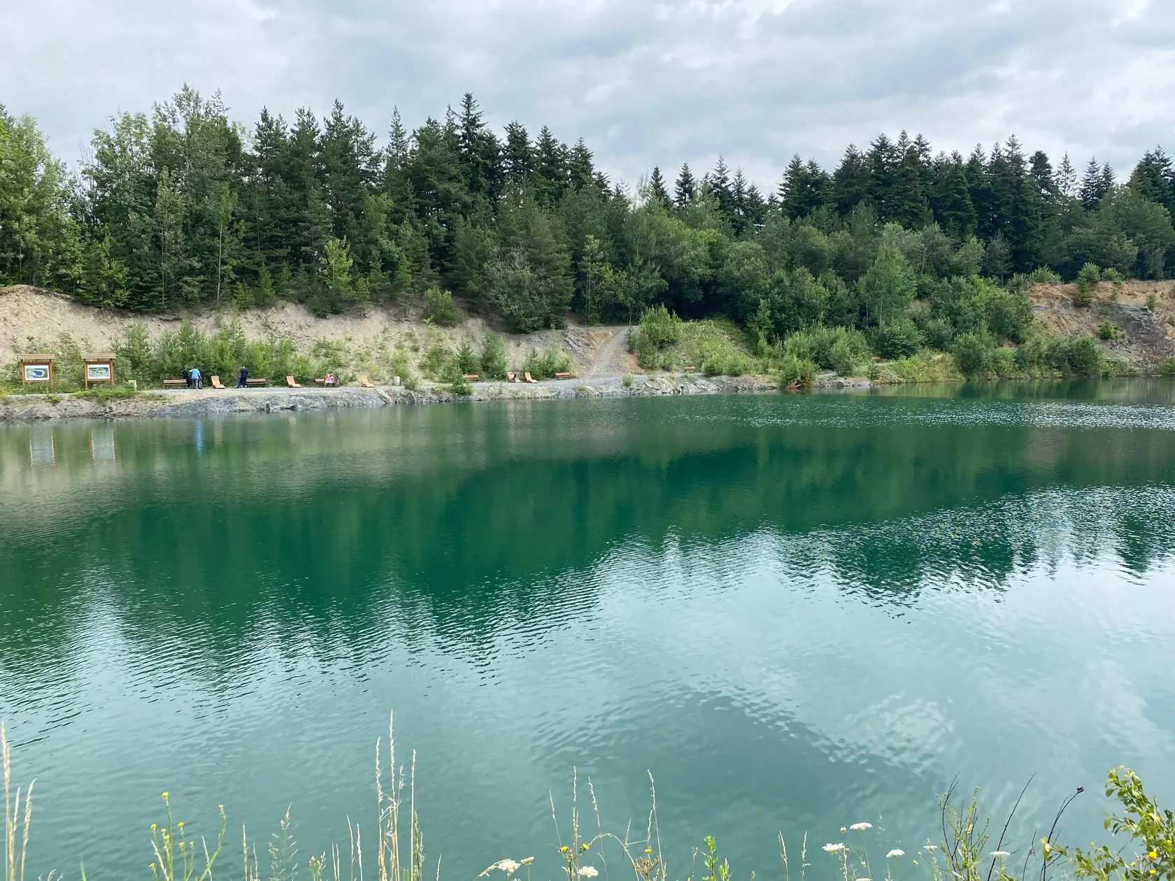 "Nie je pravdou, že sa odpojil od skupiny potápačov. Ukázali si, že sa vracia späť. Oni sa ponorili, a keď sa po chvíli otočili, nevideli ho ani na hladine, ani dole," opísali potápači tragické chvíle Annamárii, sestre nebohého Mateja.