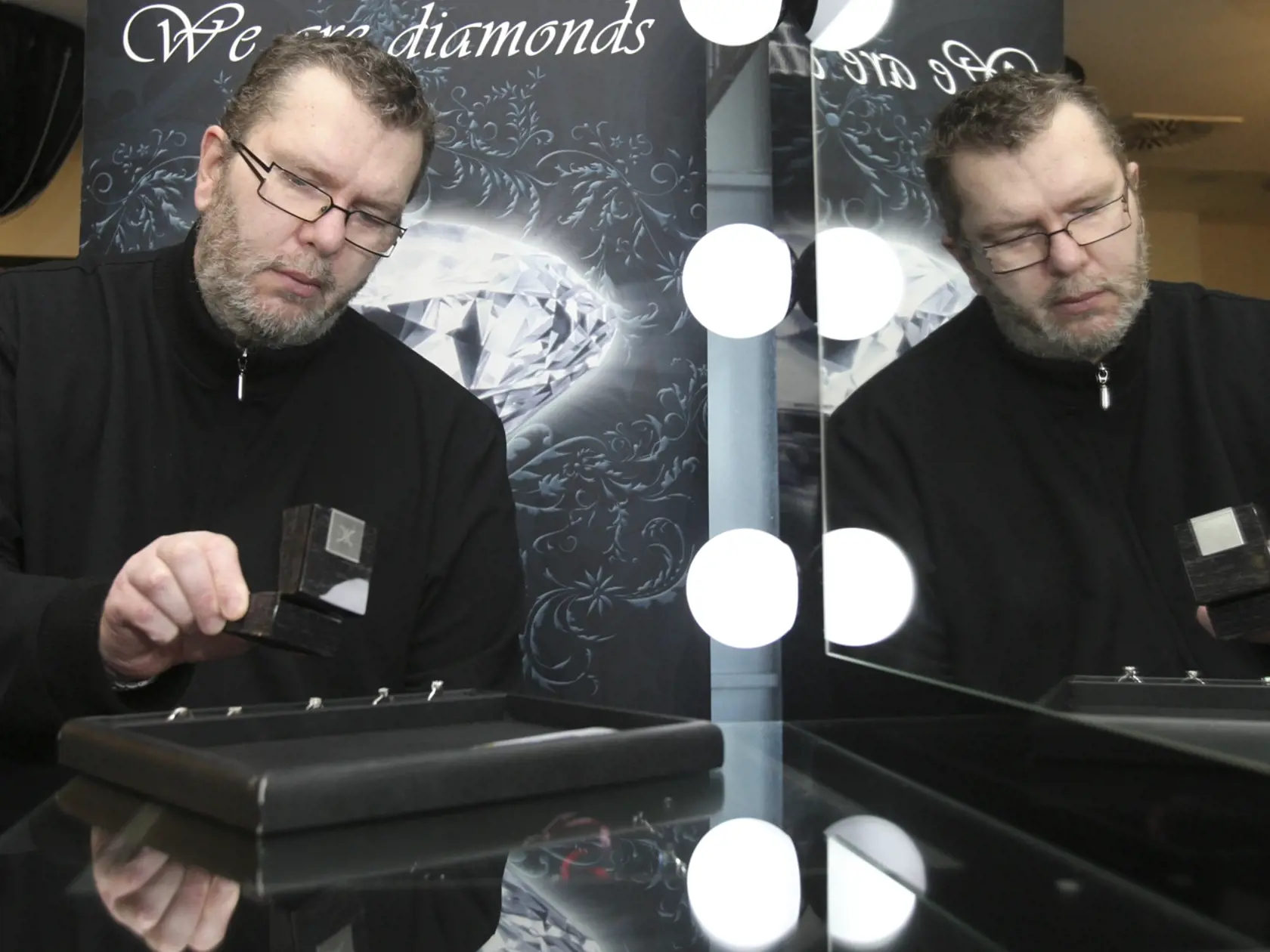 Richard Müller vyberá v DIC prsteň pre priateľku Vandu