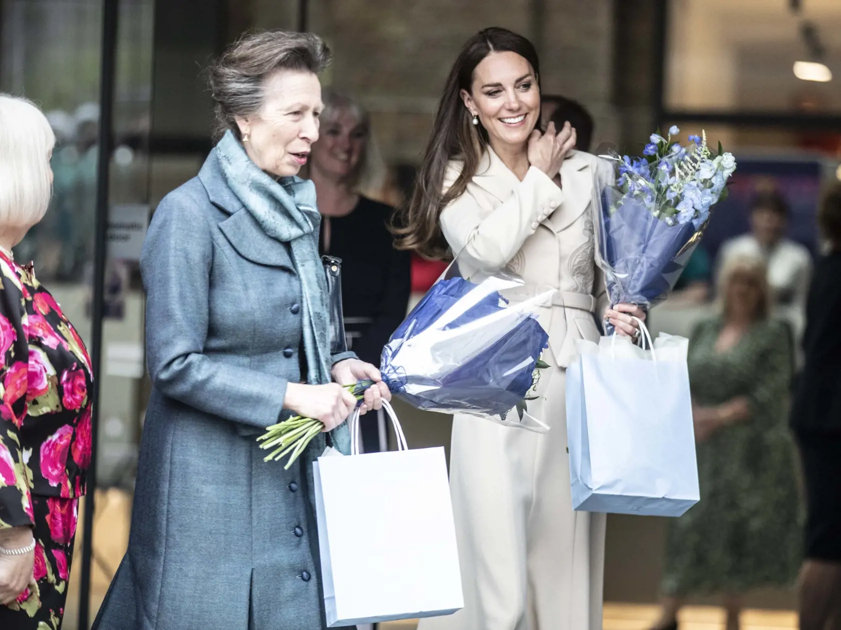 Kate navštívila organizáciou s princeznou Annou.