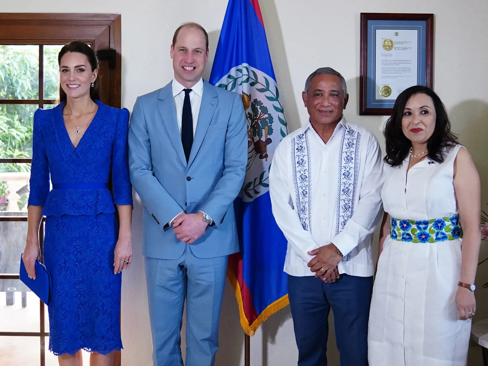 Vojvodkyňa Kate Middleton mala pri príchode do Belize 19. marca 2022 modrý monochromatický vzhľad.