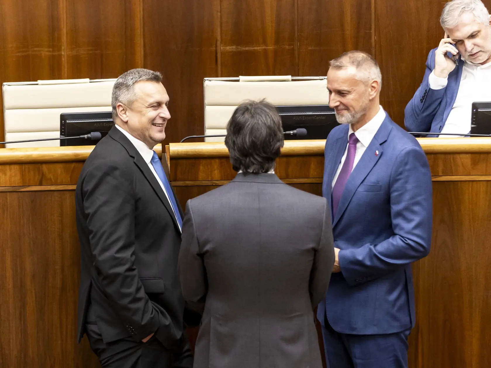 Tajná voľba Richarda Rašiho (Hlas) za predsedu NR SR. Na snímke je Richard Raši, Andrej Danko a Robert Kaliňák. 
 