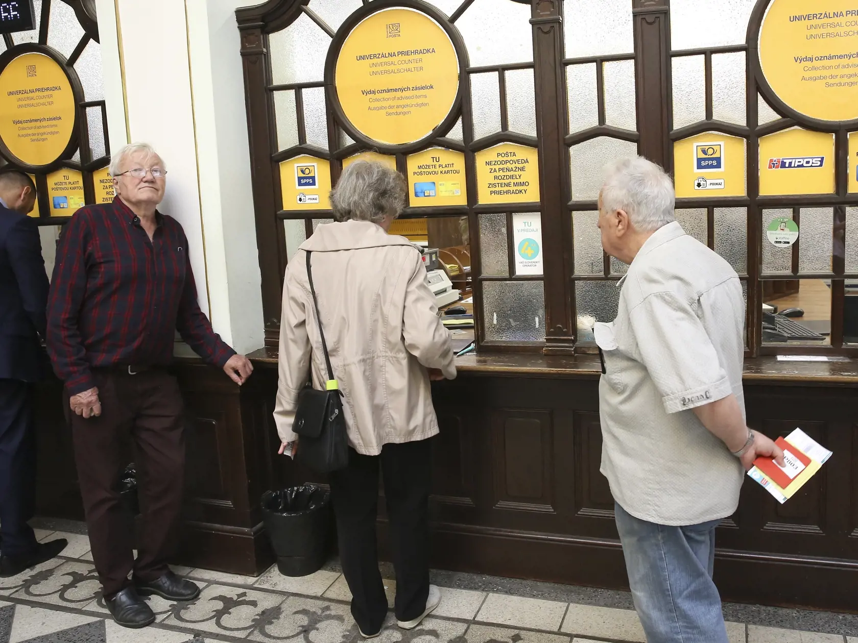 Platy poslancov porastú o stovky eur, dôchodky o 8,70 eura alebo o 2,6 % zo sumy vyplácanej penzie.