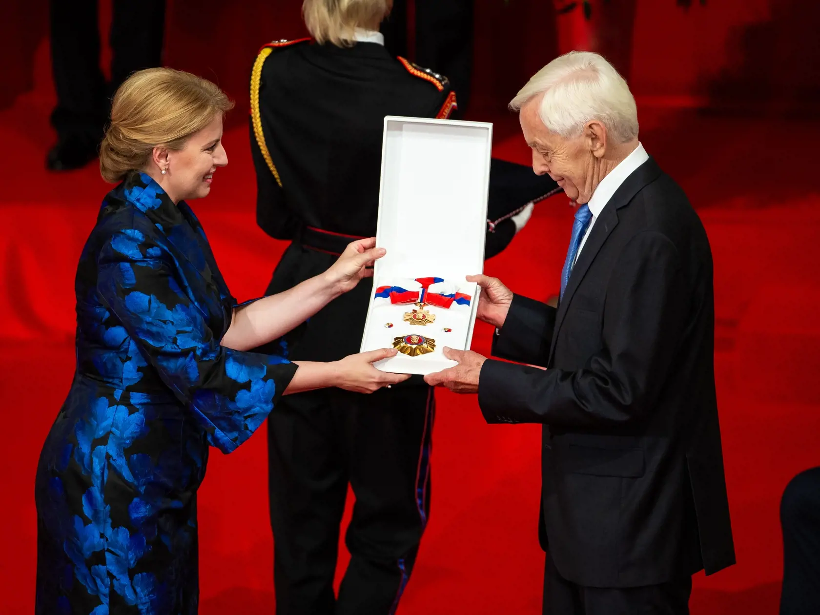 Prezidentka SR Zuzana Čaputová udeľovala štátne vyznamenania v budove Slovenskej filharmónie v Bratislave. Na snímke Zuzana Čaputová.