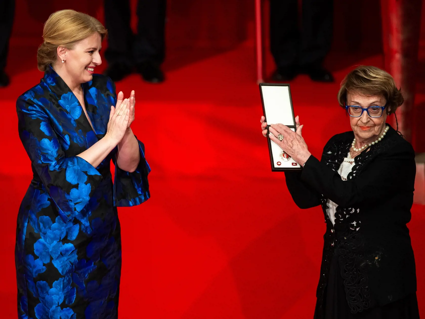 Prezidentka SR Zuzana Čaputová udeľovala štátne vyznamenania v budove Slovenskej filharmónie v Bratislave. Na snímke Zuzana Čaputová.