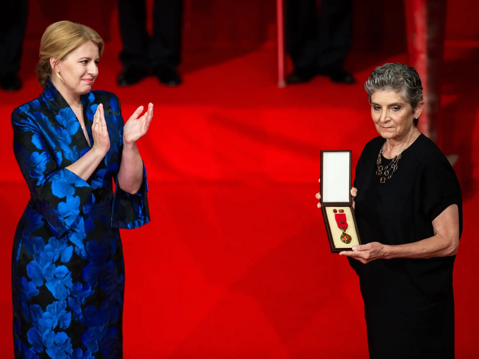 Prezidentka SR Zuzana Čaputová udeľovala štátne vyznamenania v budove Slovenskej filharmónie v Bratislave. Na snímke Zuzana Čaputová.