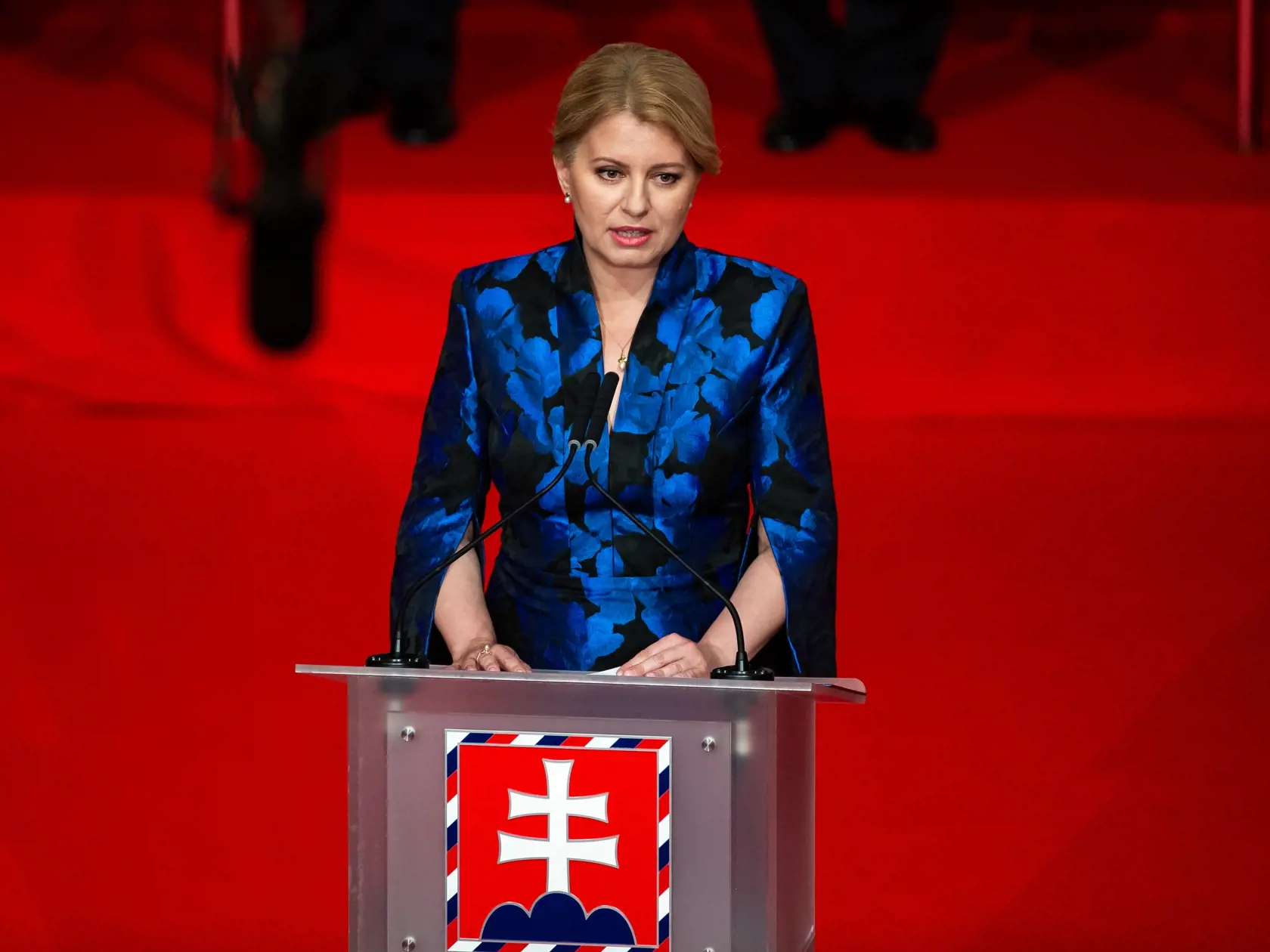 Prezidentka SR Zuzana Čaputová udeľovala štátne vyznamenania v budove Slovenskej filharmónie v Bratislave. Na snímke Zuzana Čaputová.