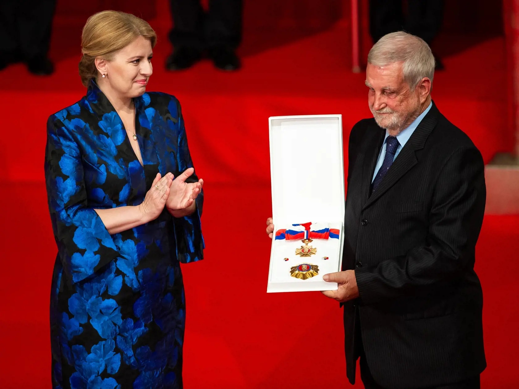 Prezidentka SR Zuzana Čaputová udeľovala štátne vyznamenania v budove Slovenskej filharmónie v Bratislave. Na snímke Zuzana Čaputová.