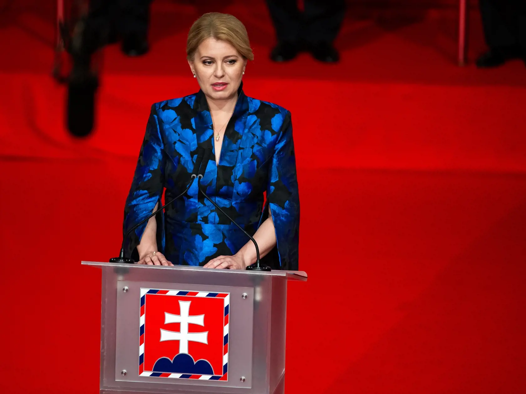 Prezidentka SR Zuzana Čaputová udeľovala štátne vyznamenania v budove Slovenskej filharmónie v Bratislave. Na snímke Zuzana Čaputová.
