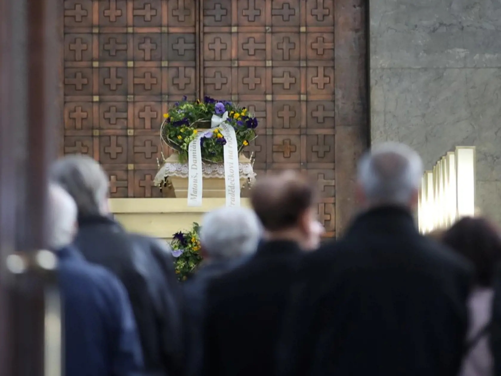 Posledná rozlúčka s hercom, spevákom a princom Josefom Zímom (†92).               