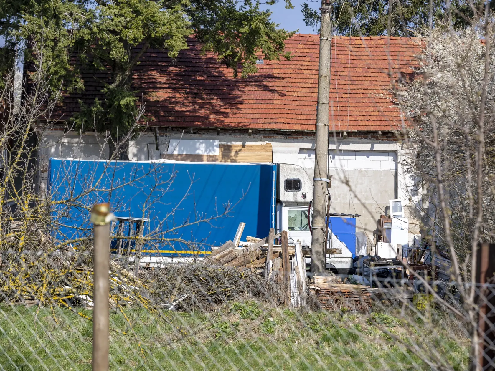 Domácich prekvapilo, že polícia zadržala až desať ľudí. Hoci ich ako podnikateľov v meste vnímali, takýto biznis ich zaskočil.